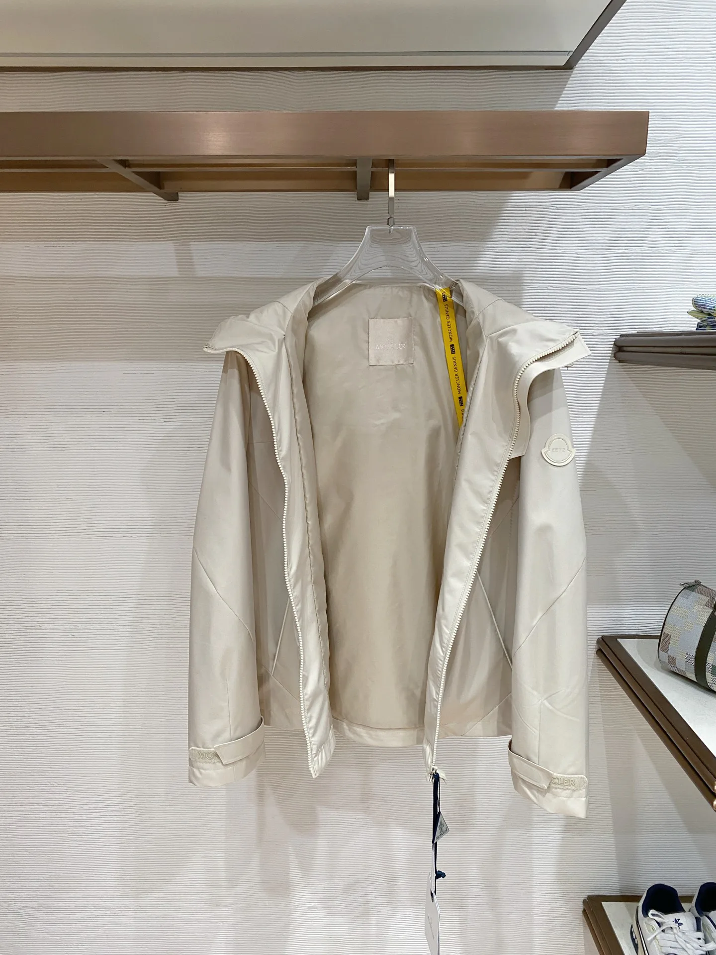 Куртки И Пуховики Мужские Moncler 11504053