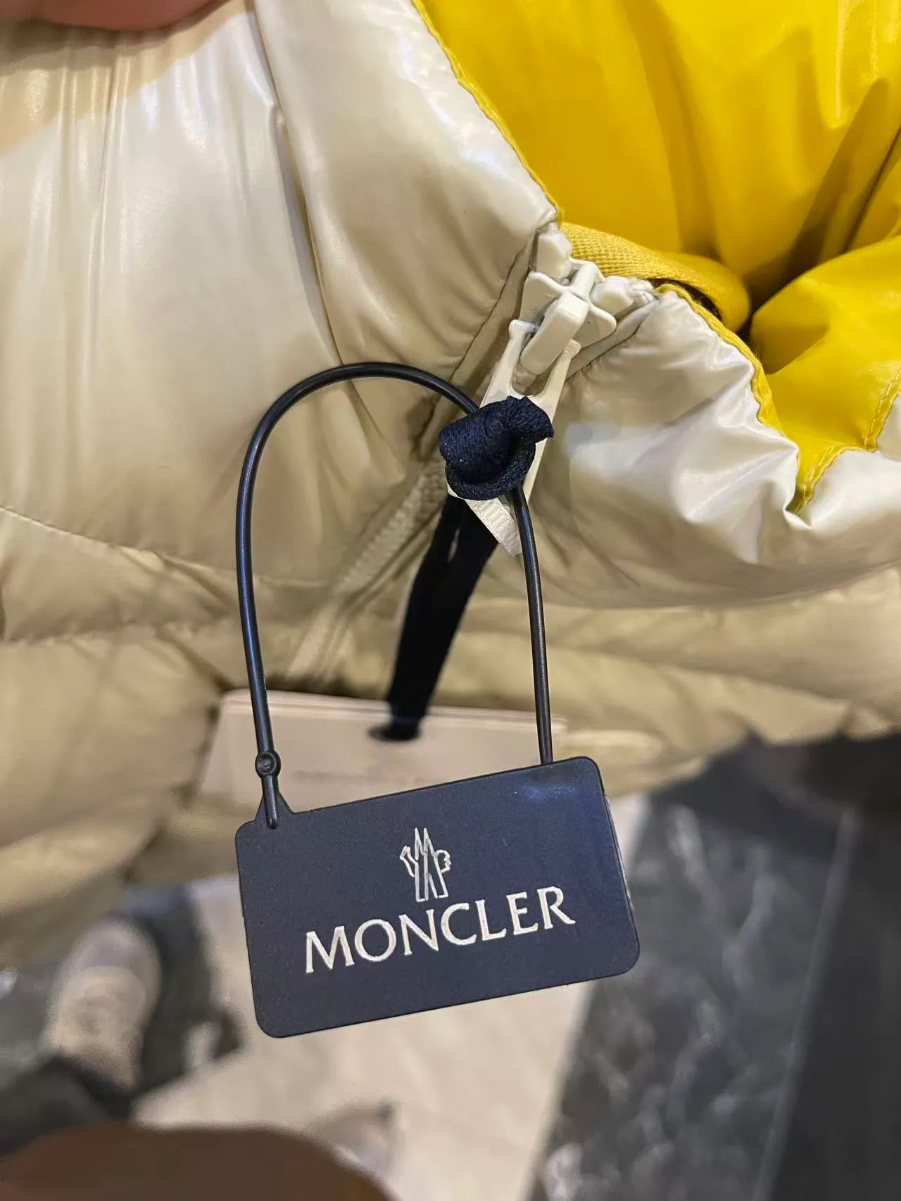 Жилеты Женские Moncler 19004555
