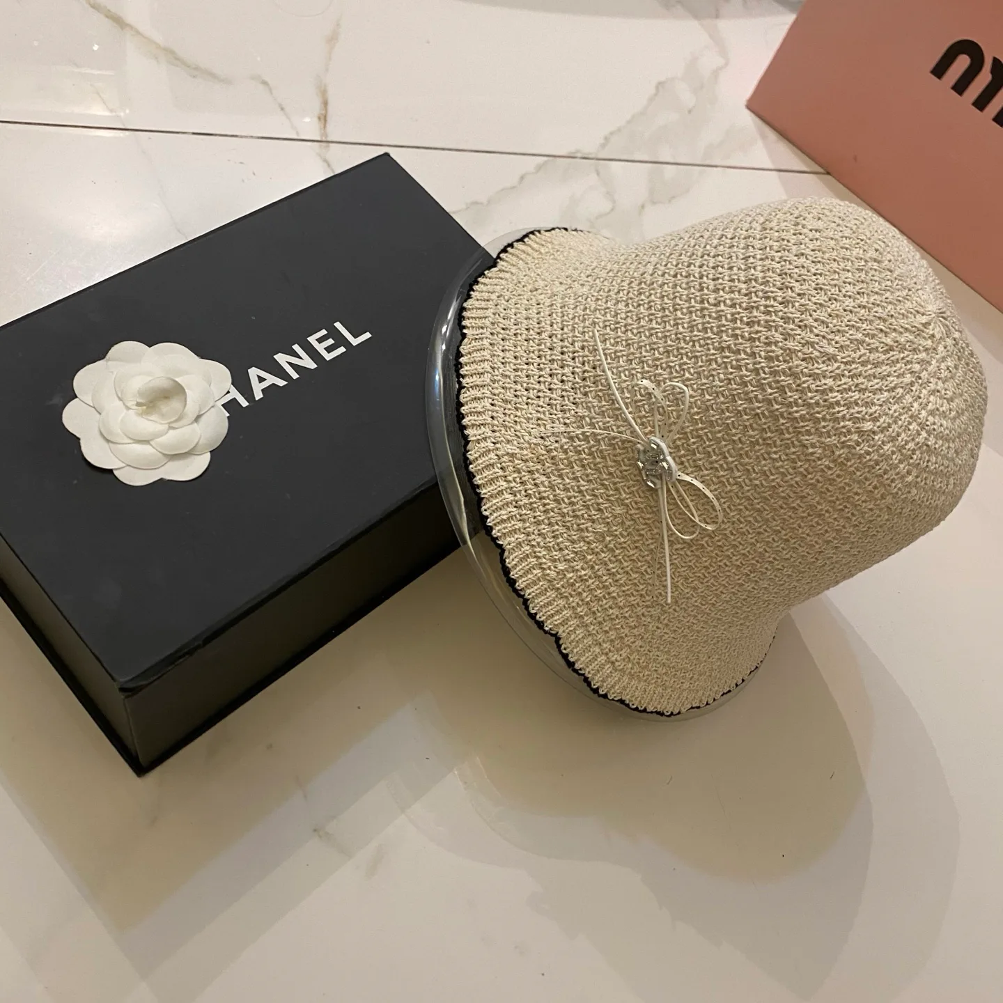 Головные Уборы Chanel 17498306