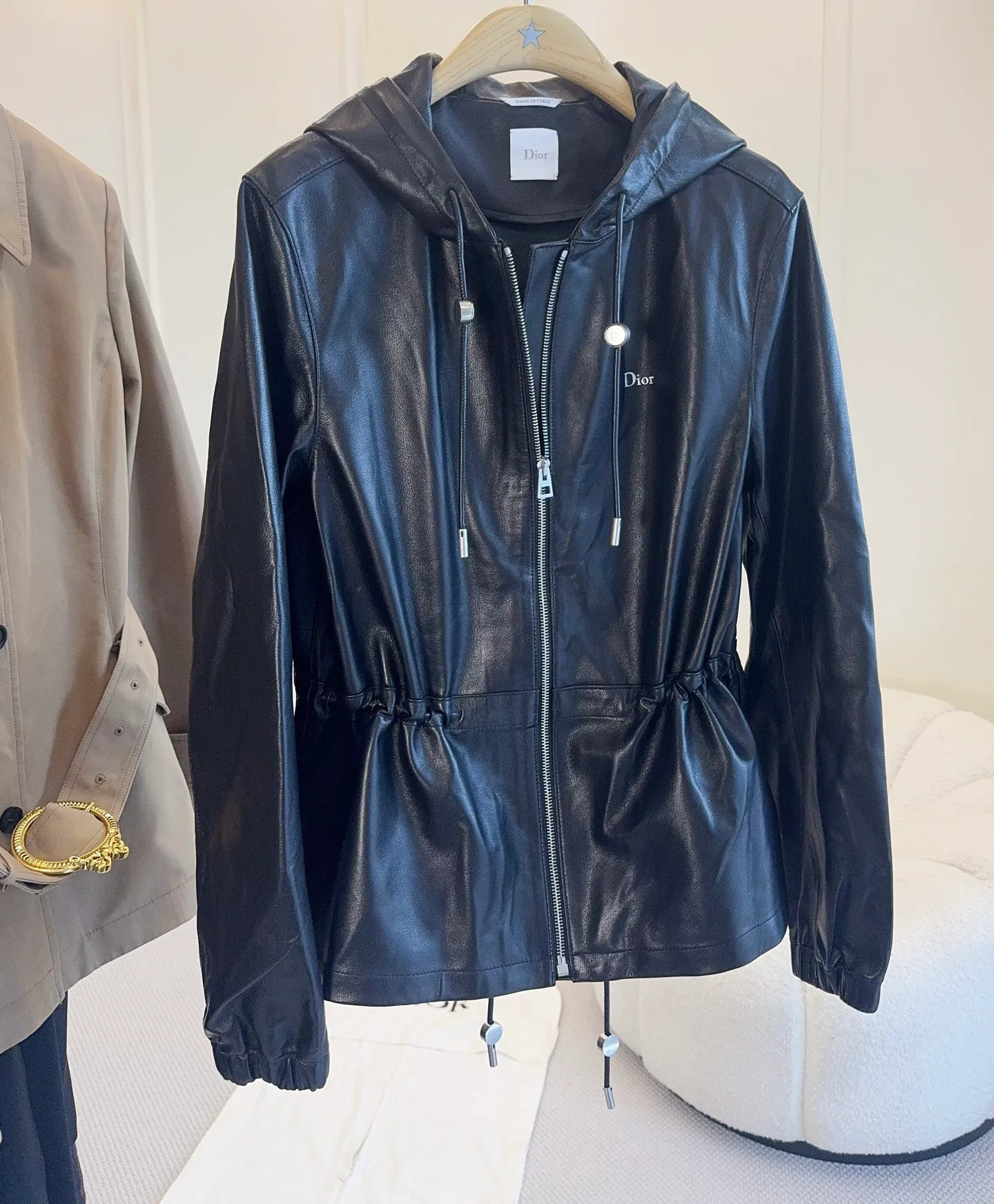 Кожаные Куртки И Дублёнки Женские Christian Dior 18689588