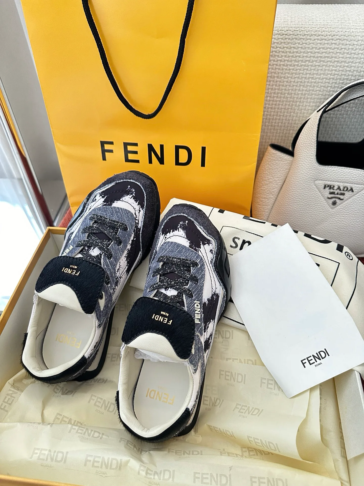 Кроссовки Женские Fendi 261295