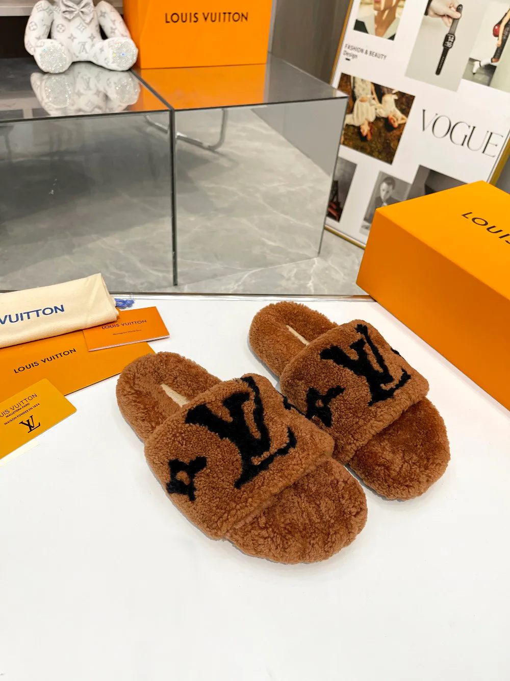 Тапочки Женские Louis Vuitton 18366830