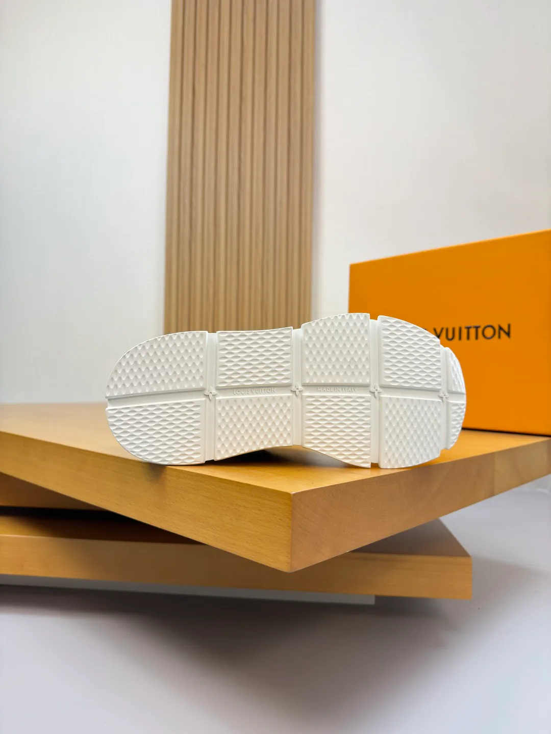 Кроссовки Женские Louis Vuitton 2652640