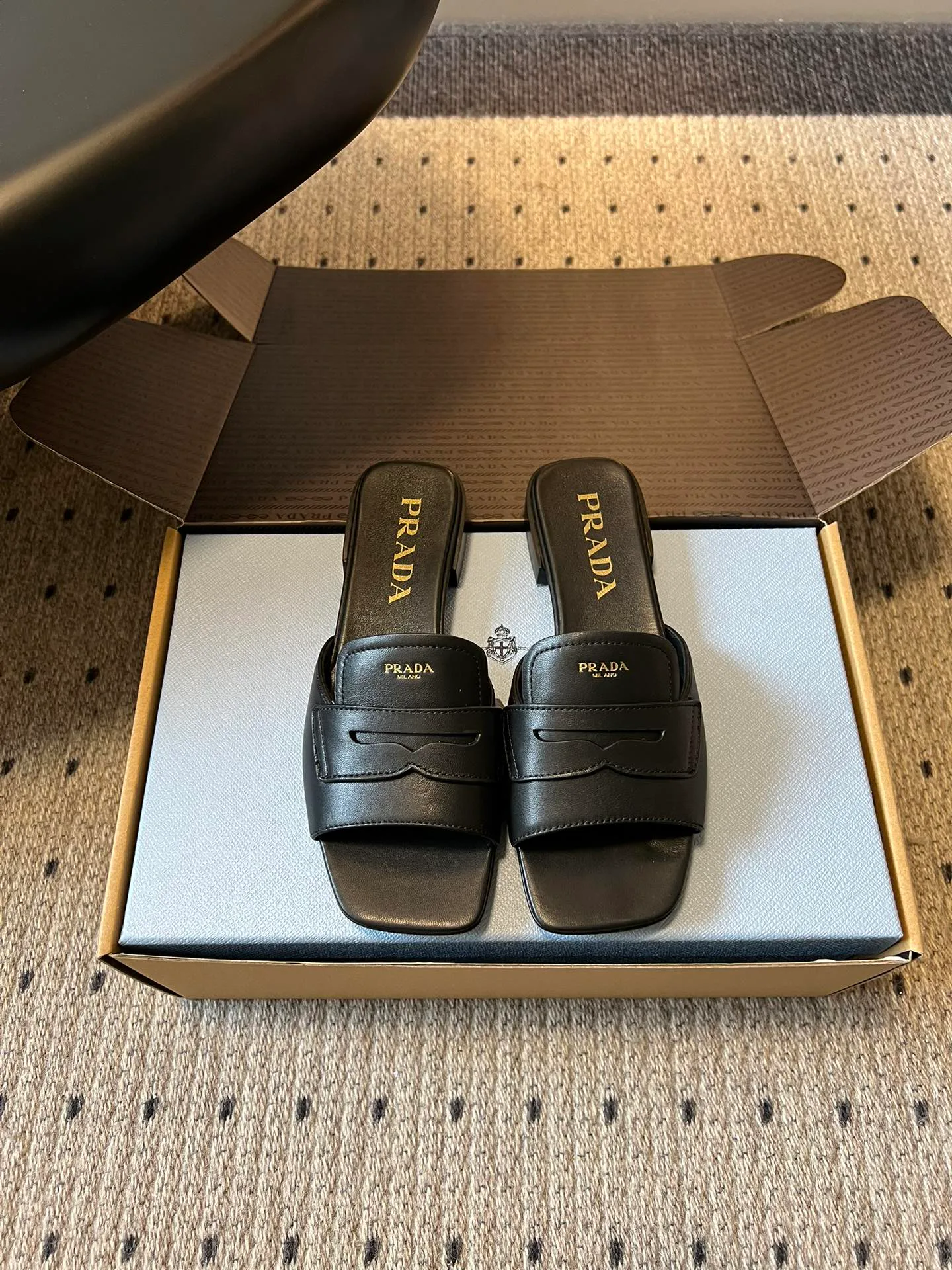 Шлепанцы Женские Prada 11754993