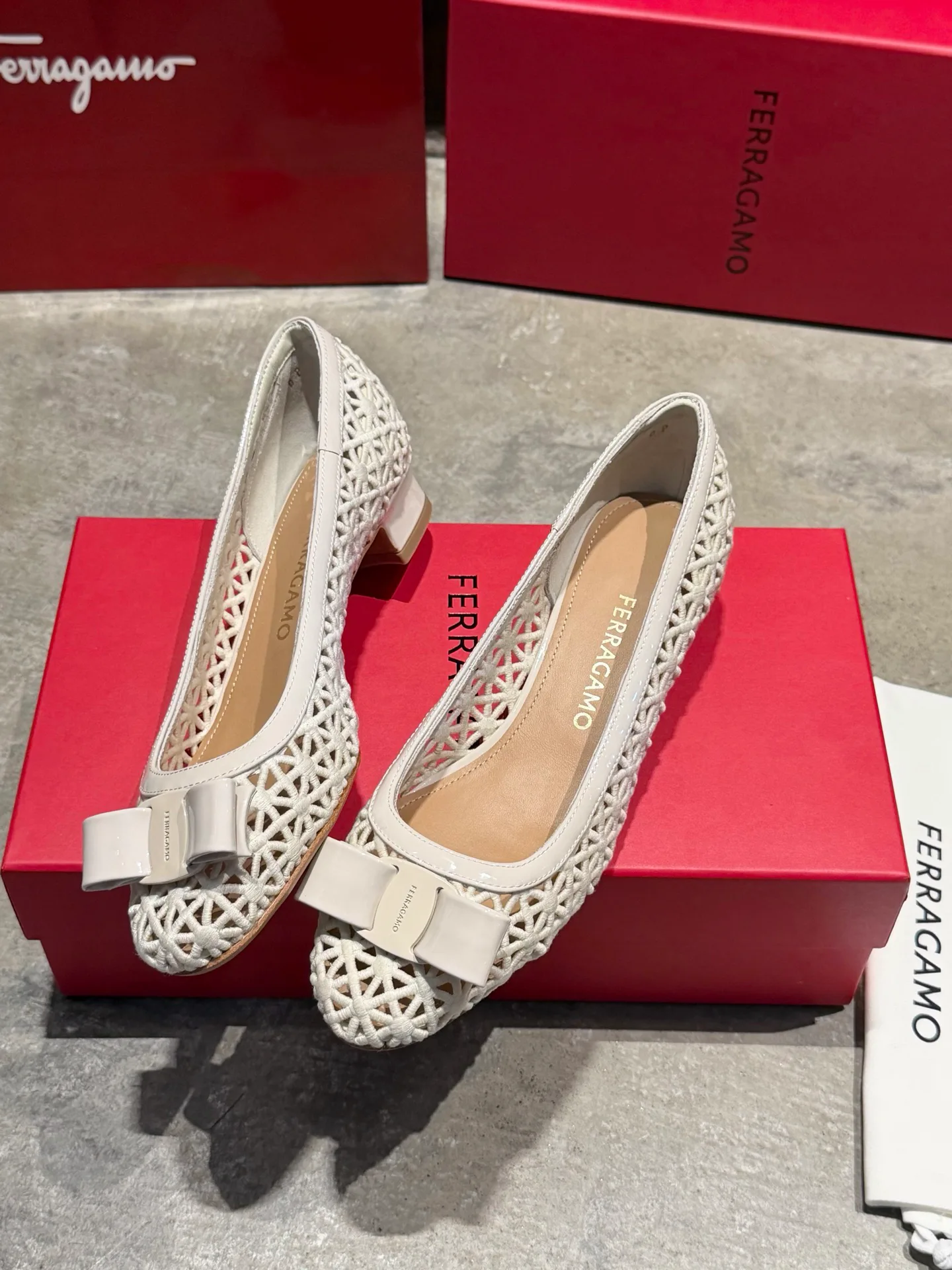 Туфли Женские Salvatore Ferragamo 17642581