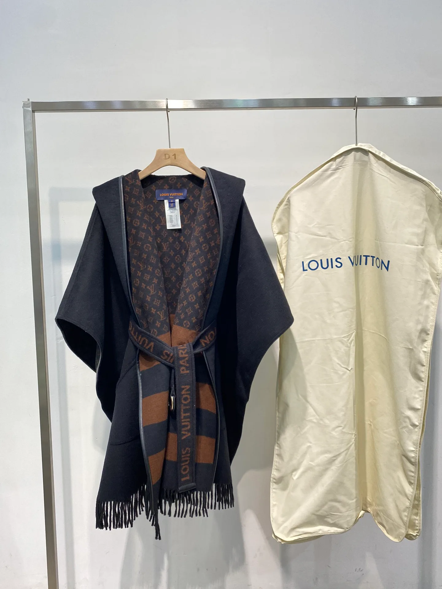 Пальто Женские Louis Vuitton 11332123