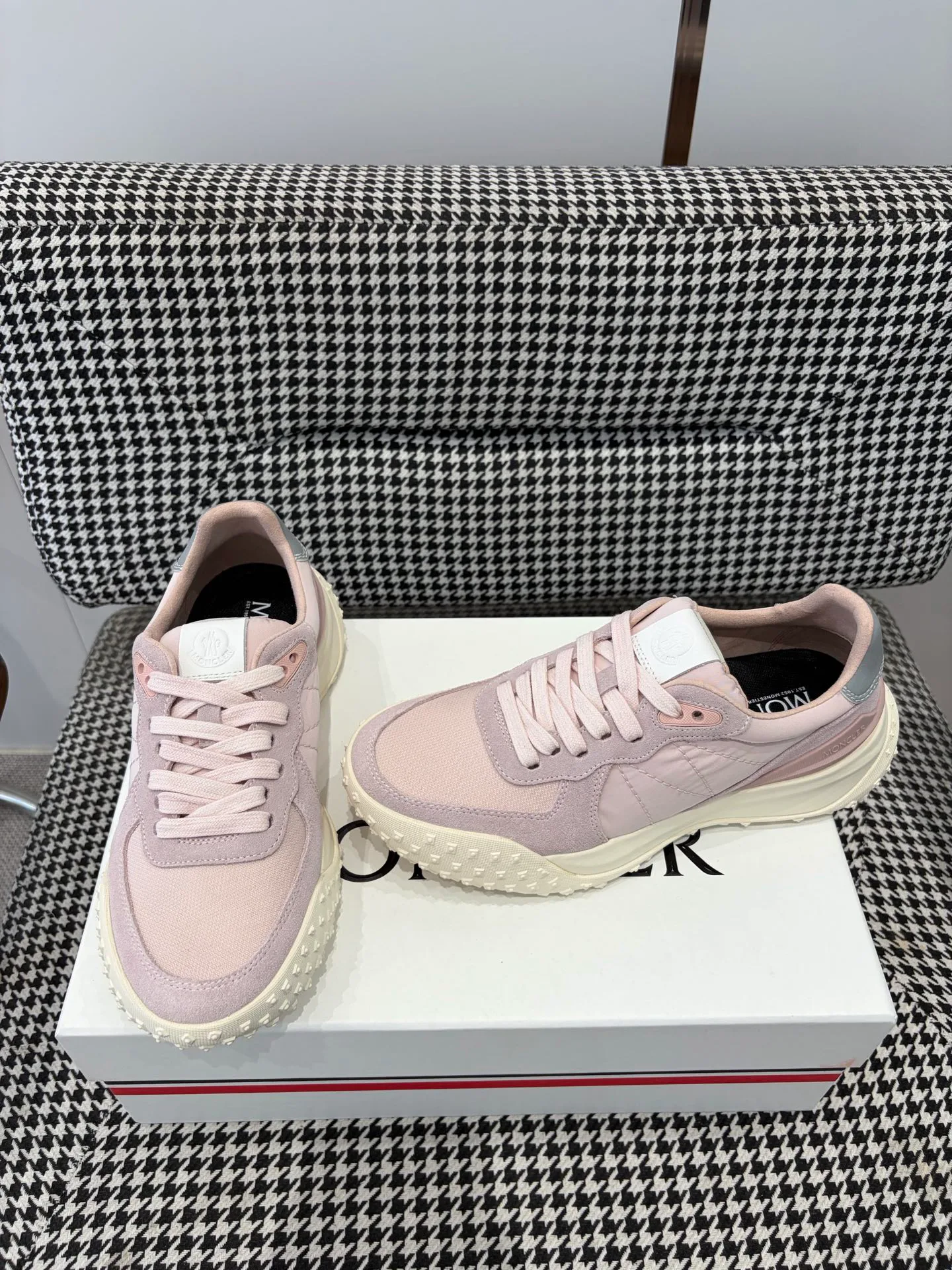 Кроссовки Женские Moncler 19081256