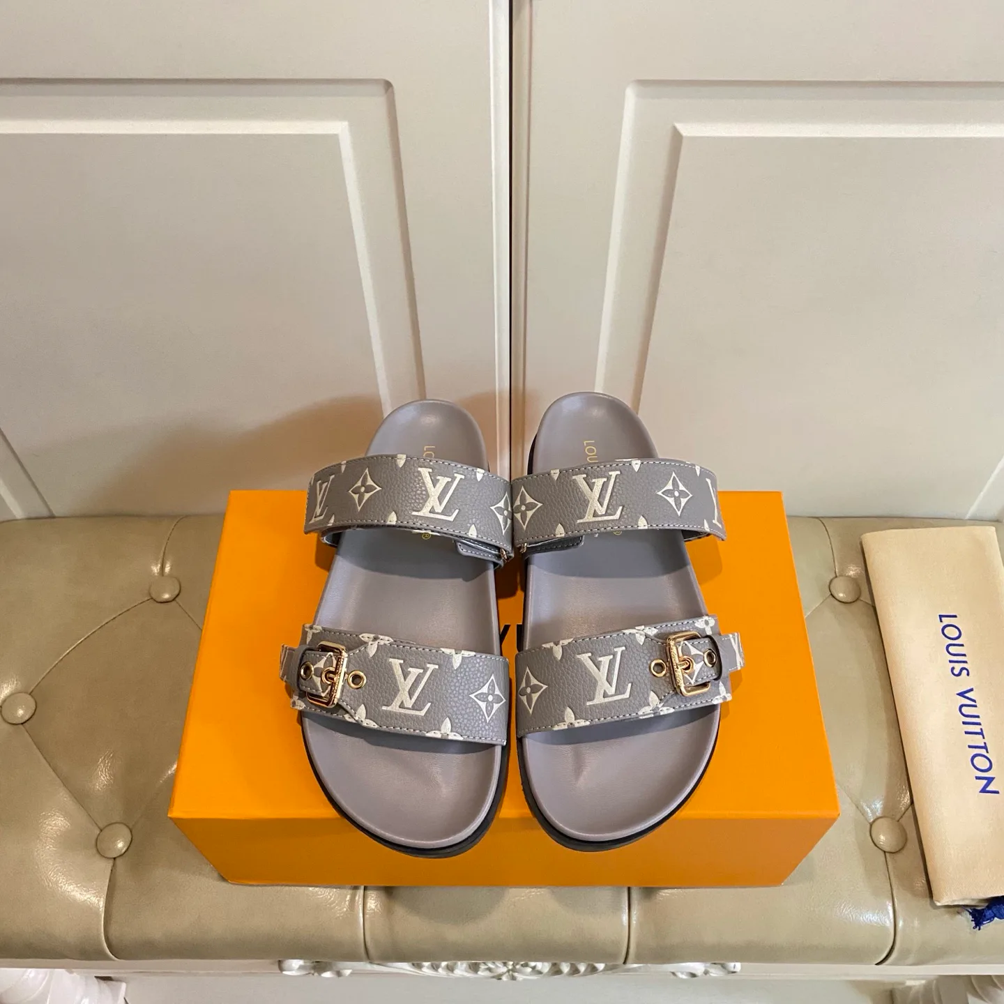 Шлепанцы Женские Louis Vuitton 25012