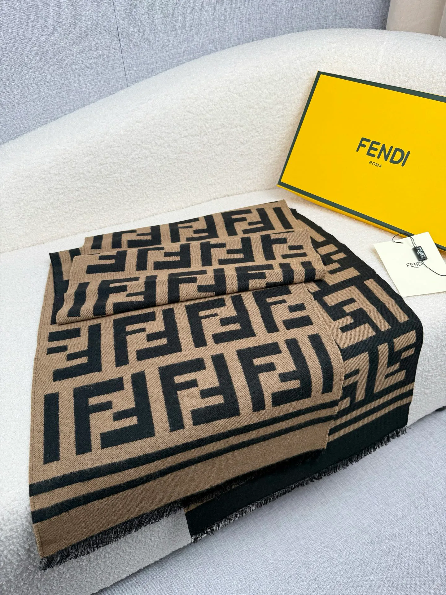 Шарфы Fendi 17795635