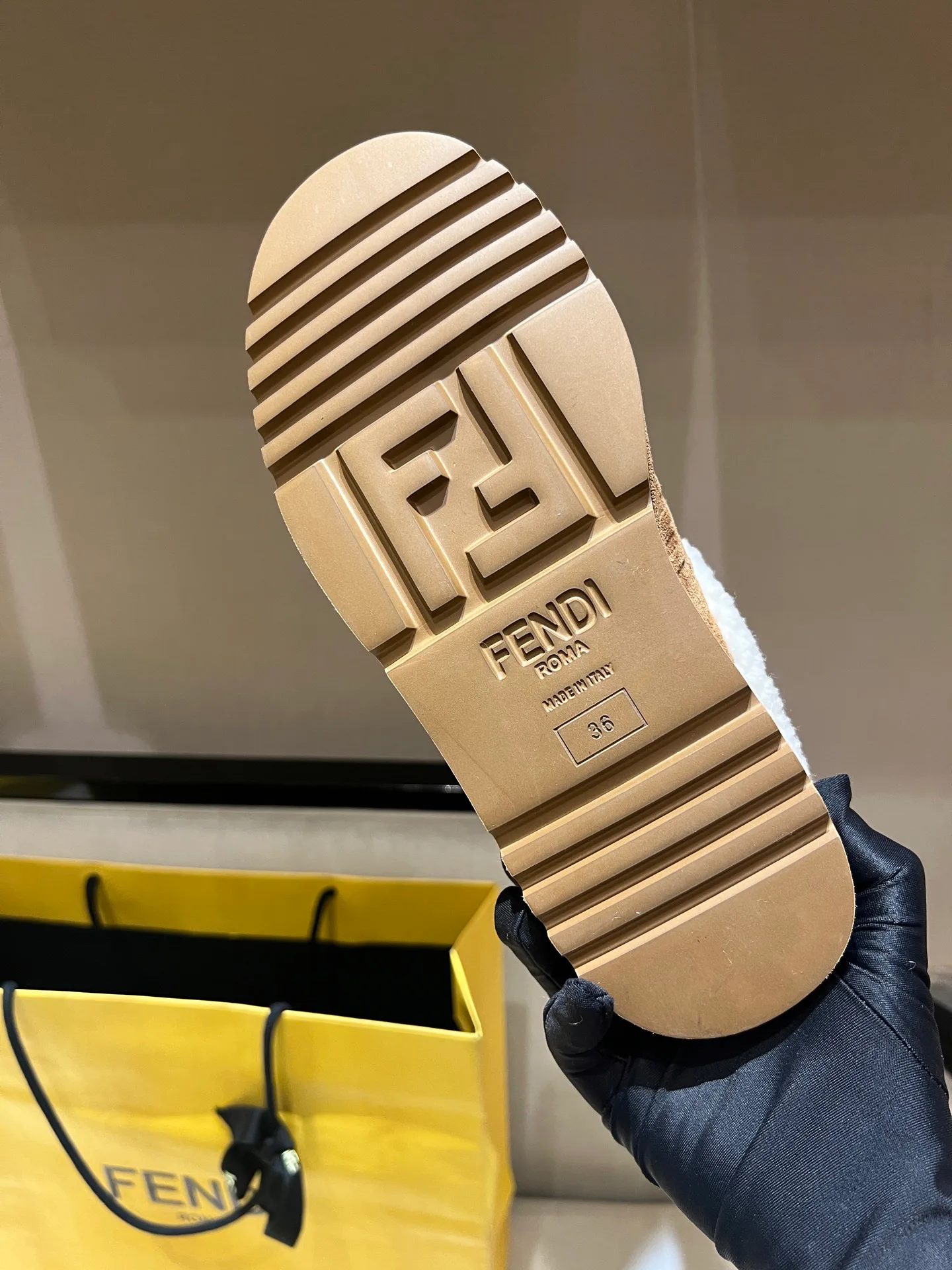 Тапочки Женские Fendi 3281843