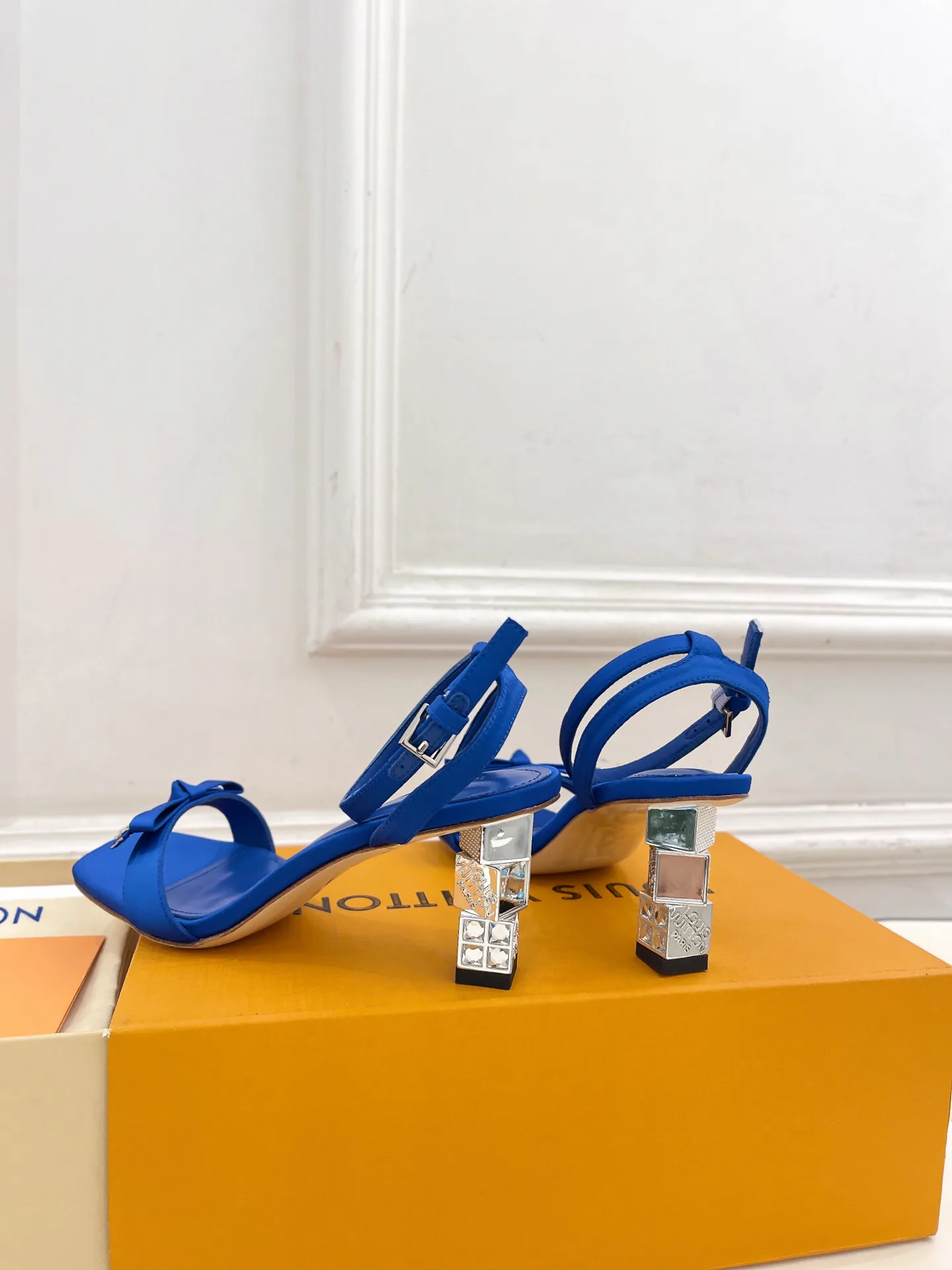 Босоножки Женские Louis Vuitton 18034965