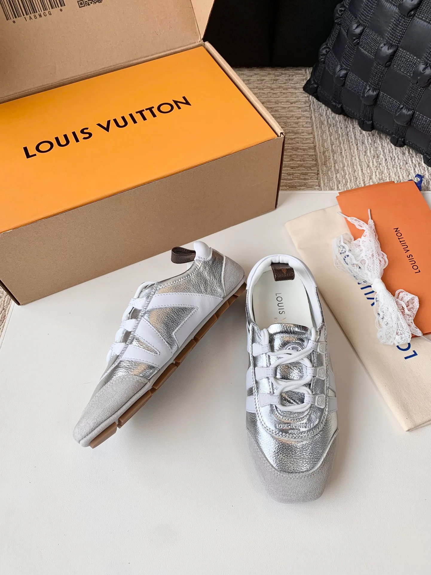 Кроссовки Женские Louis Vuitton 17753811