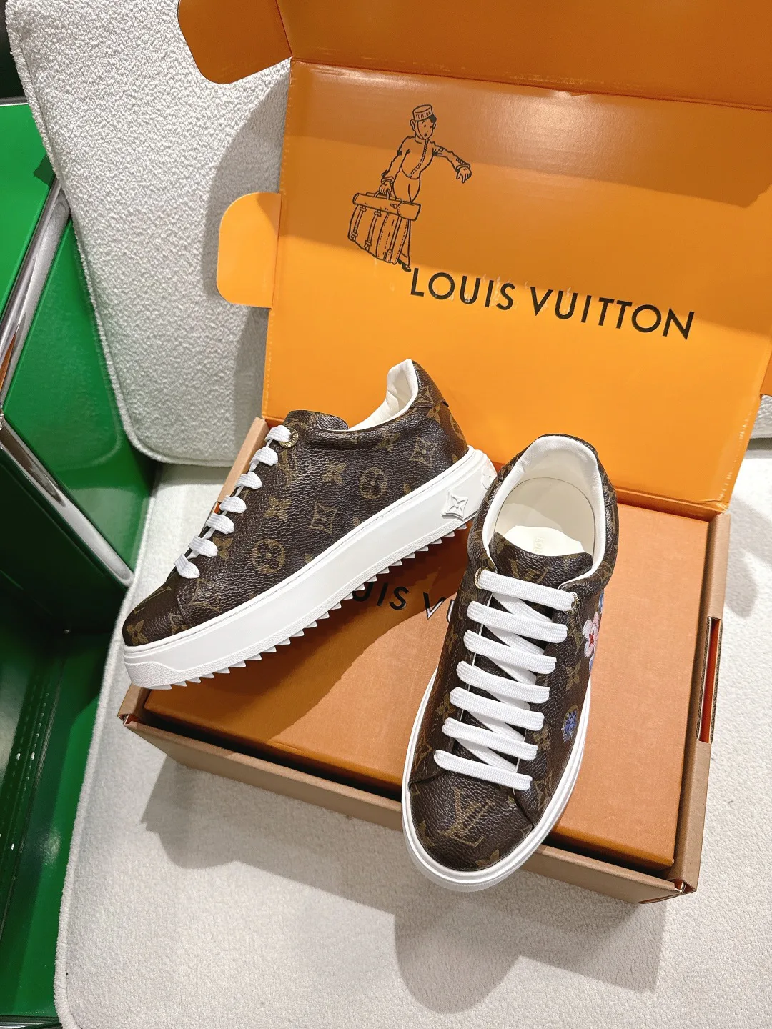 Кроссовки Женские Louis Vuitton 18677727