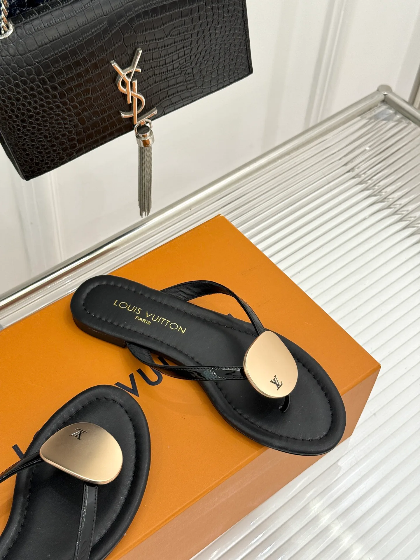 Шлепанцы Женские Louis Vuitton 17596991