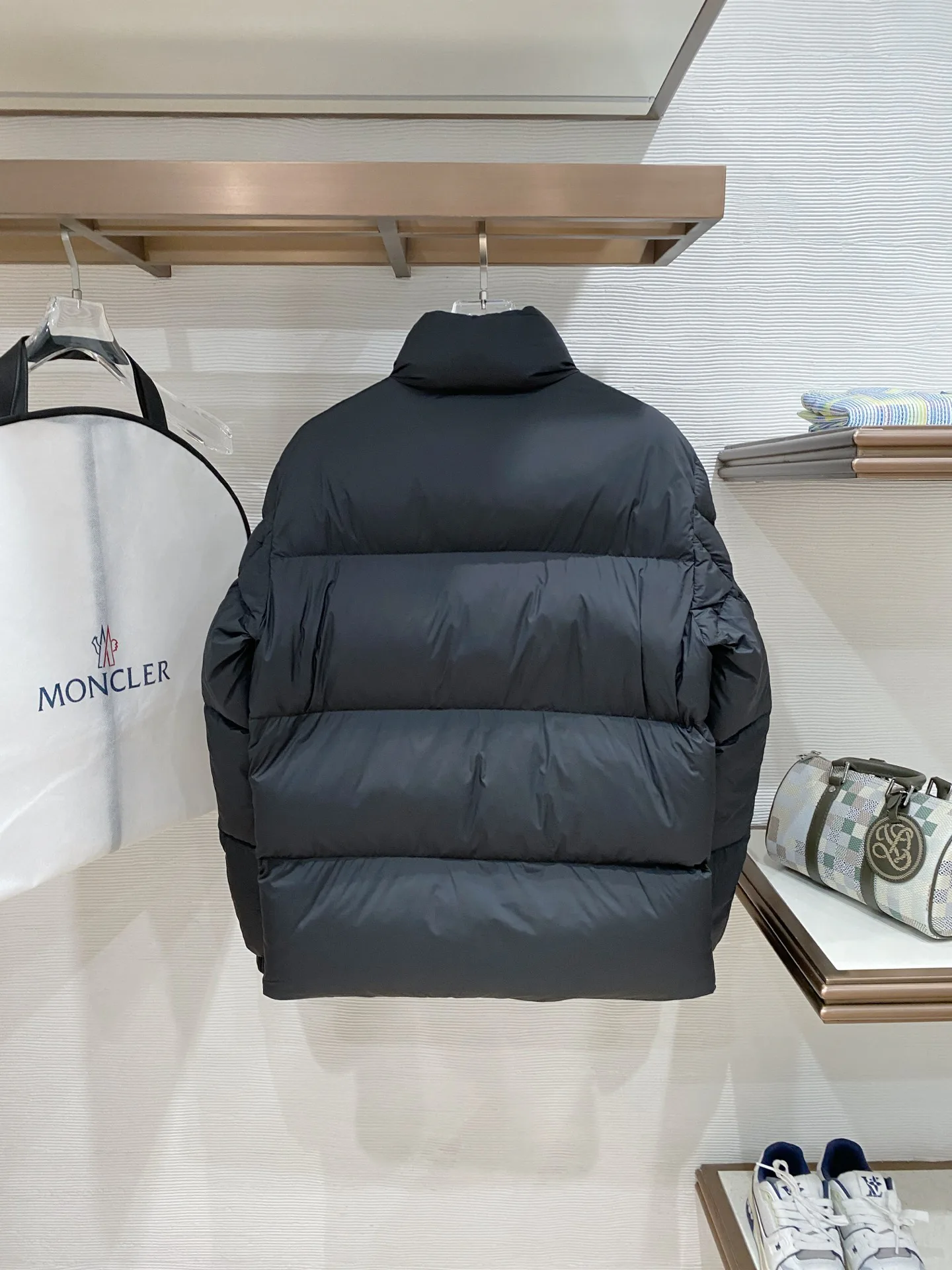 Куртки И Пуховики Мужские Moncler 17919138