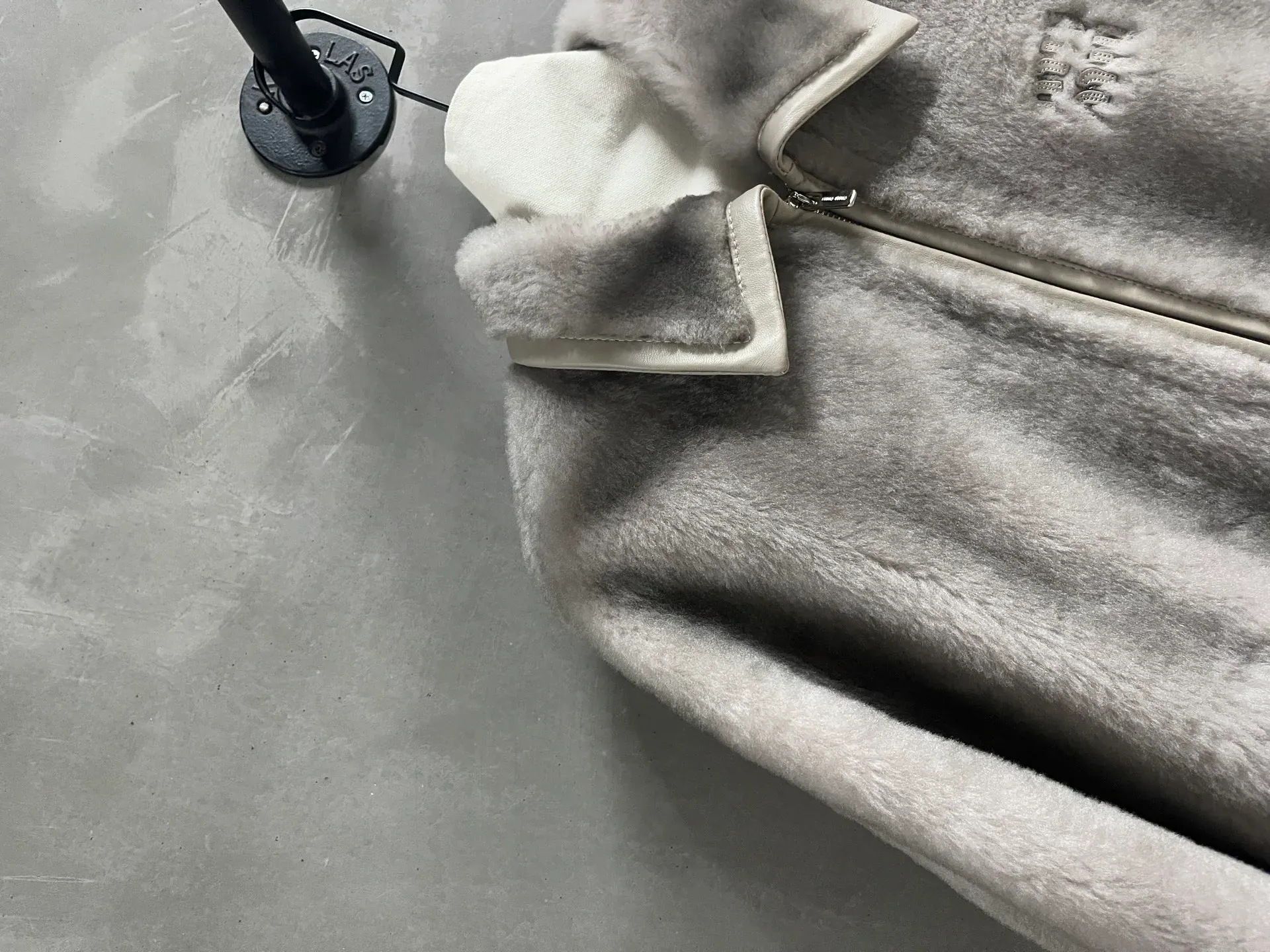 Куртки И Пуховики Женские Miu Miu 409112