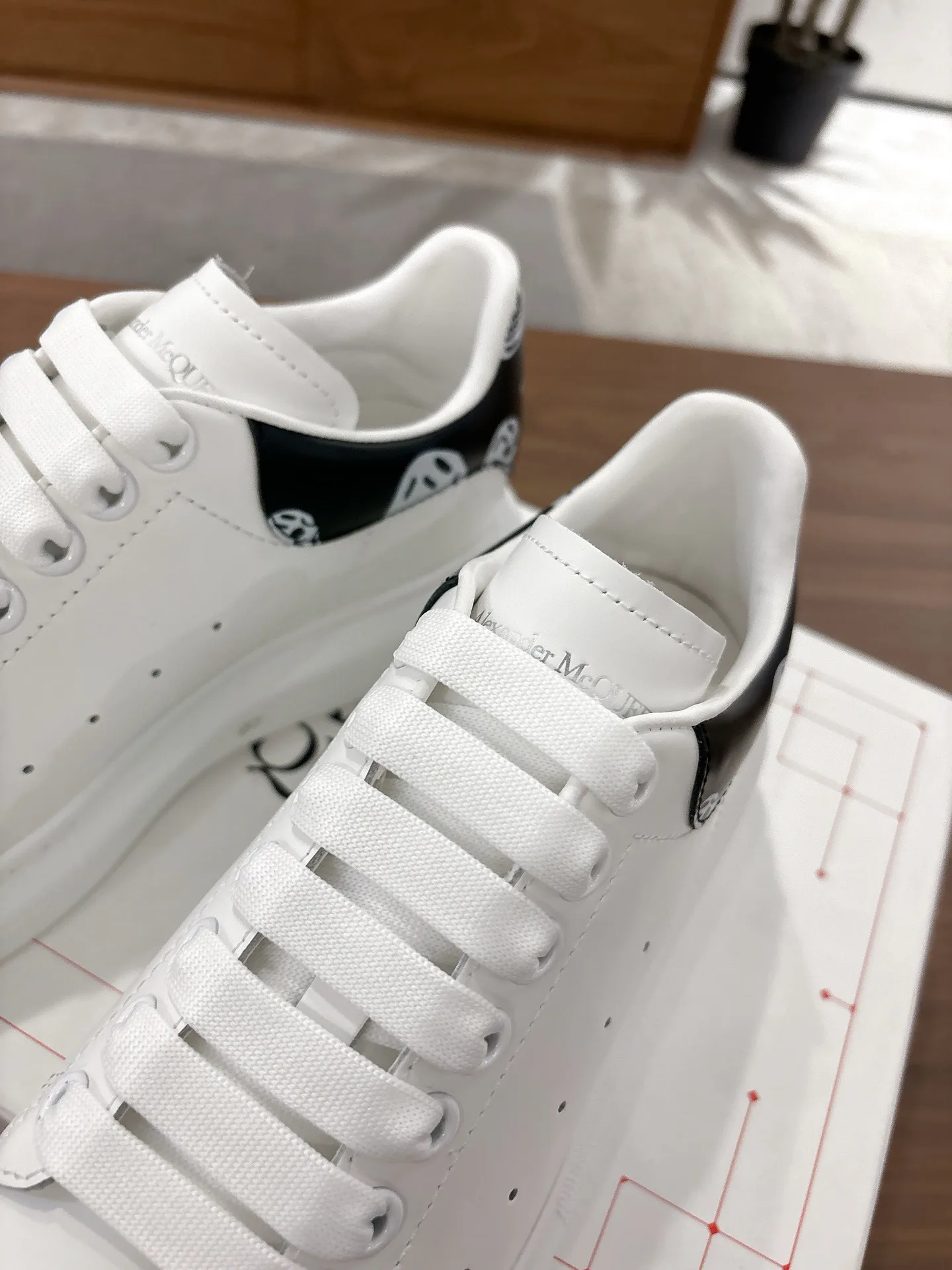 Кроссовки Женские Alexander Mcqueen 11561343
