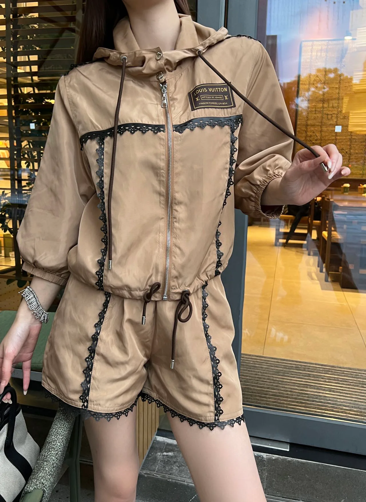Куртки И Пуховики Женские Louis Vuitton 17164684