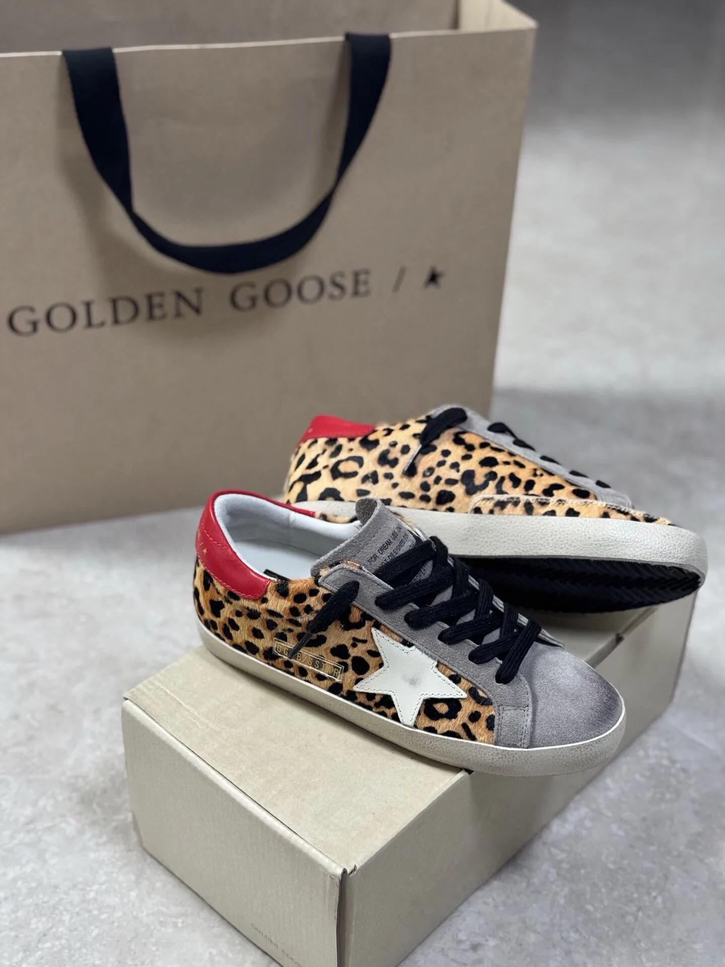 Кроссовки Женские Golden Goose 18265606
