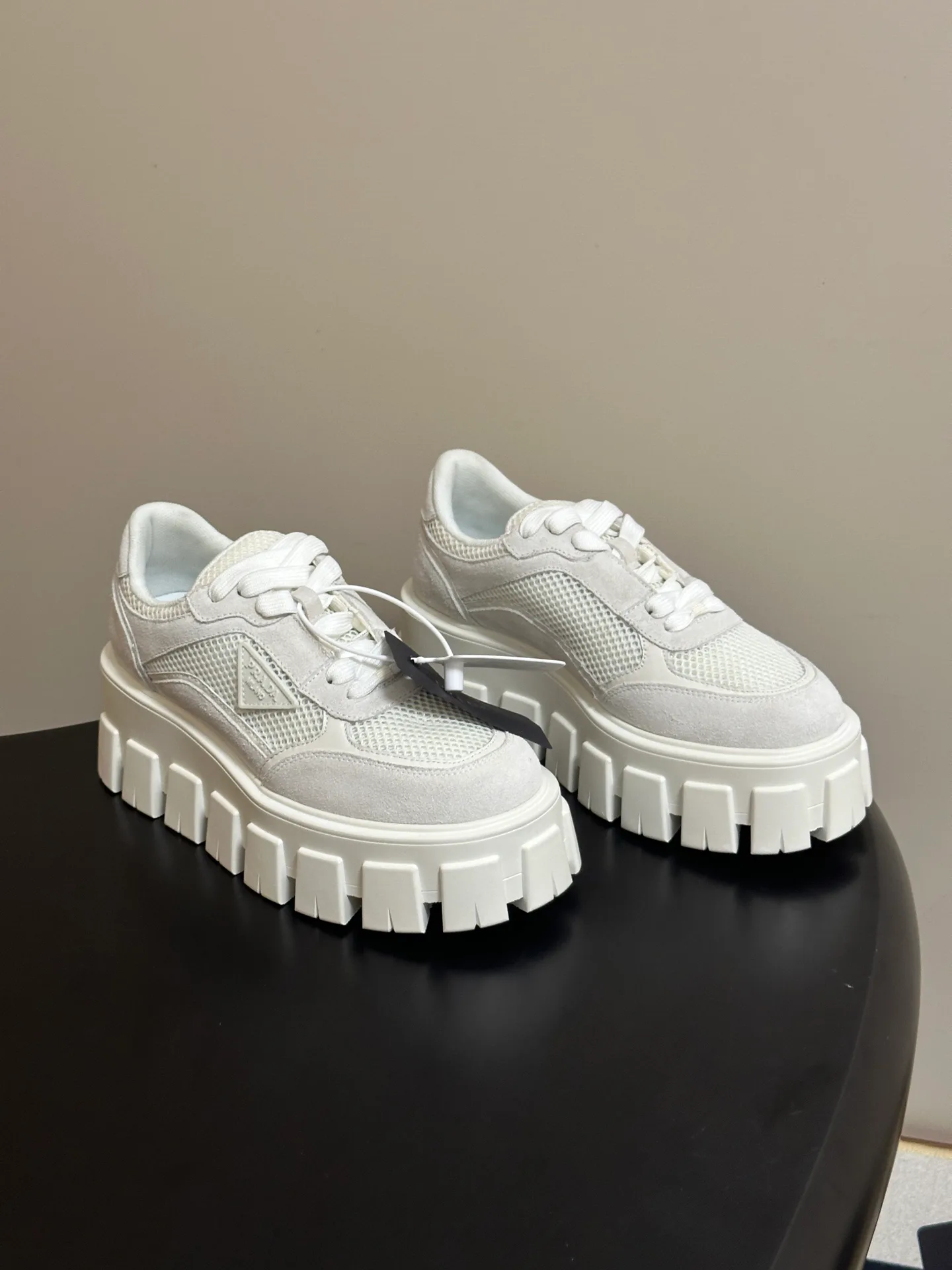 Кроссовки Женские Prada 18049584