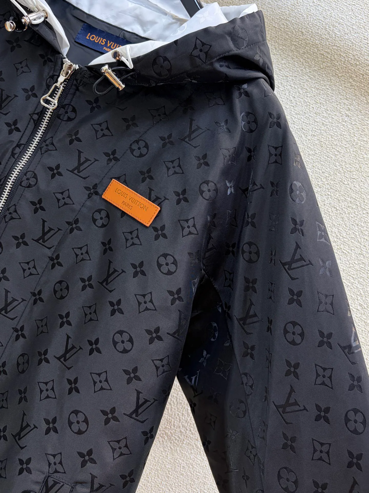 Куртки И Пуховики Женские Louis Vuitton 18506589