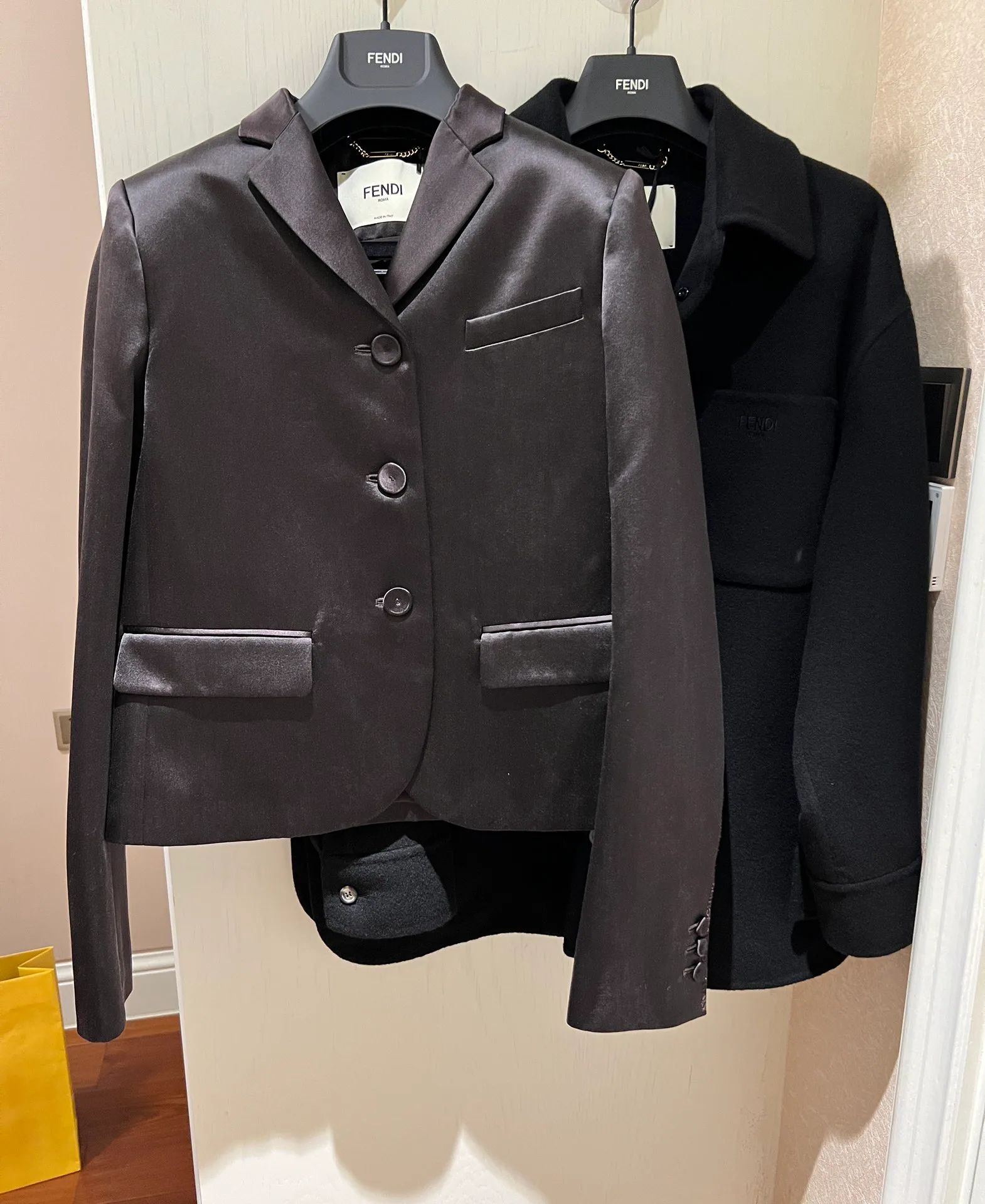 Кожаные Куртки И Дублёнки Женские Fendi 26706