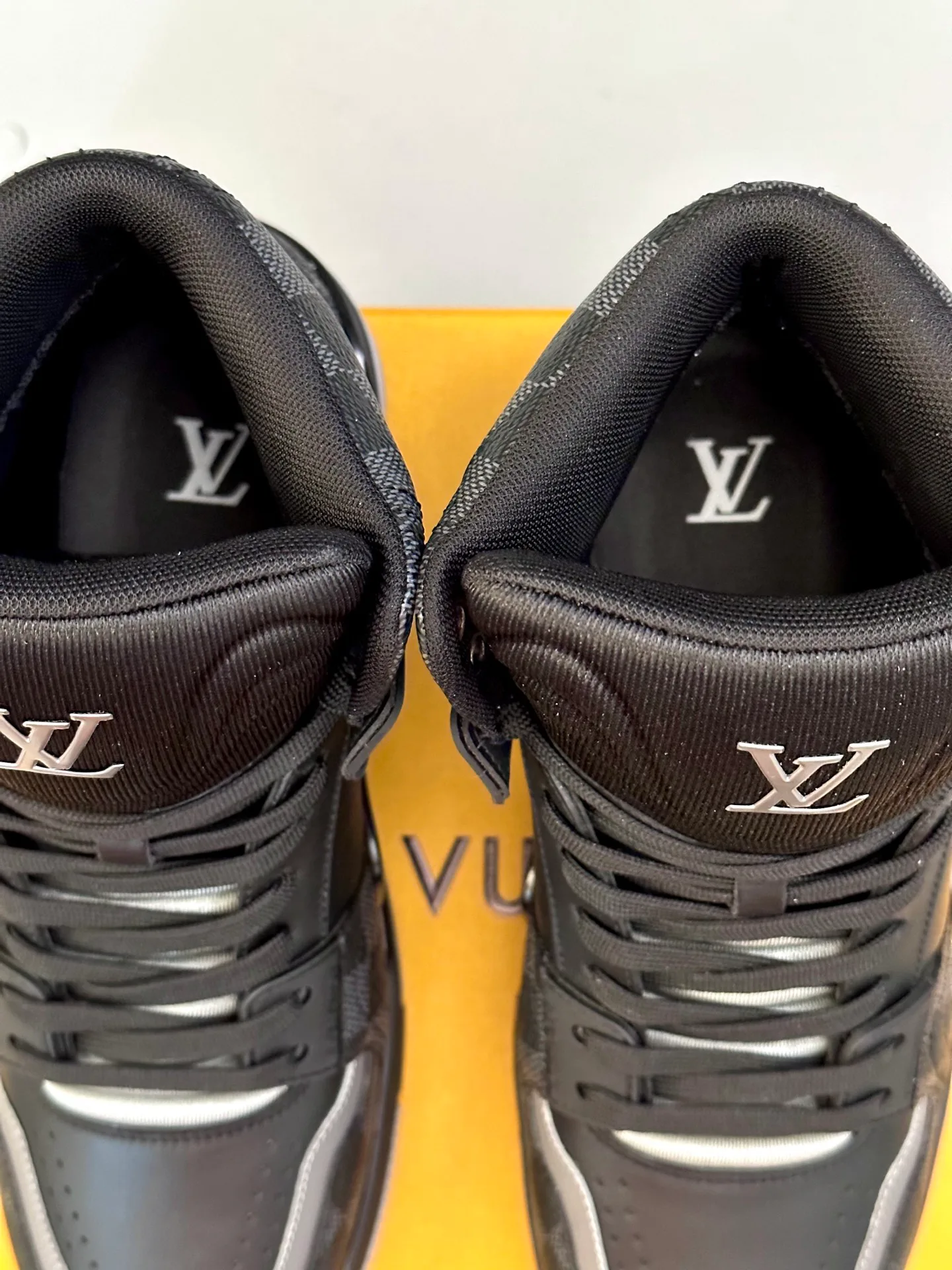 Кроссовки Мужские Louis Vuitton 930651