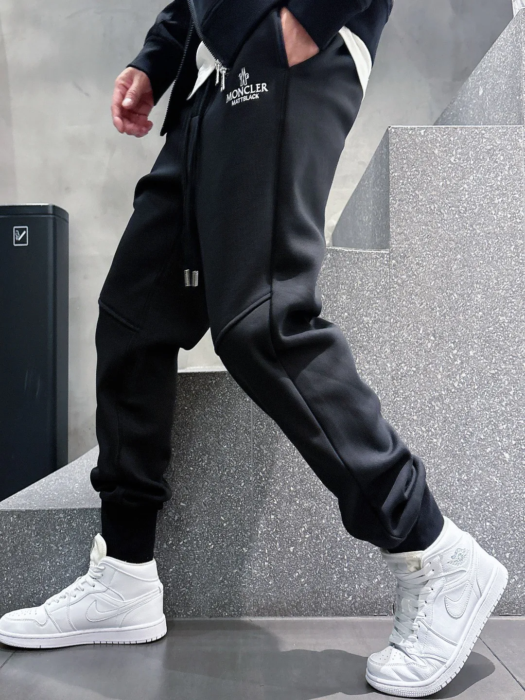 Брюки Мужские Moncler 1683