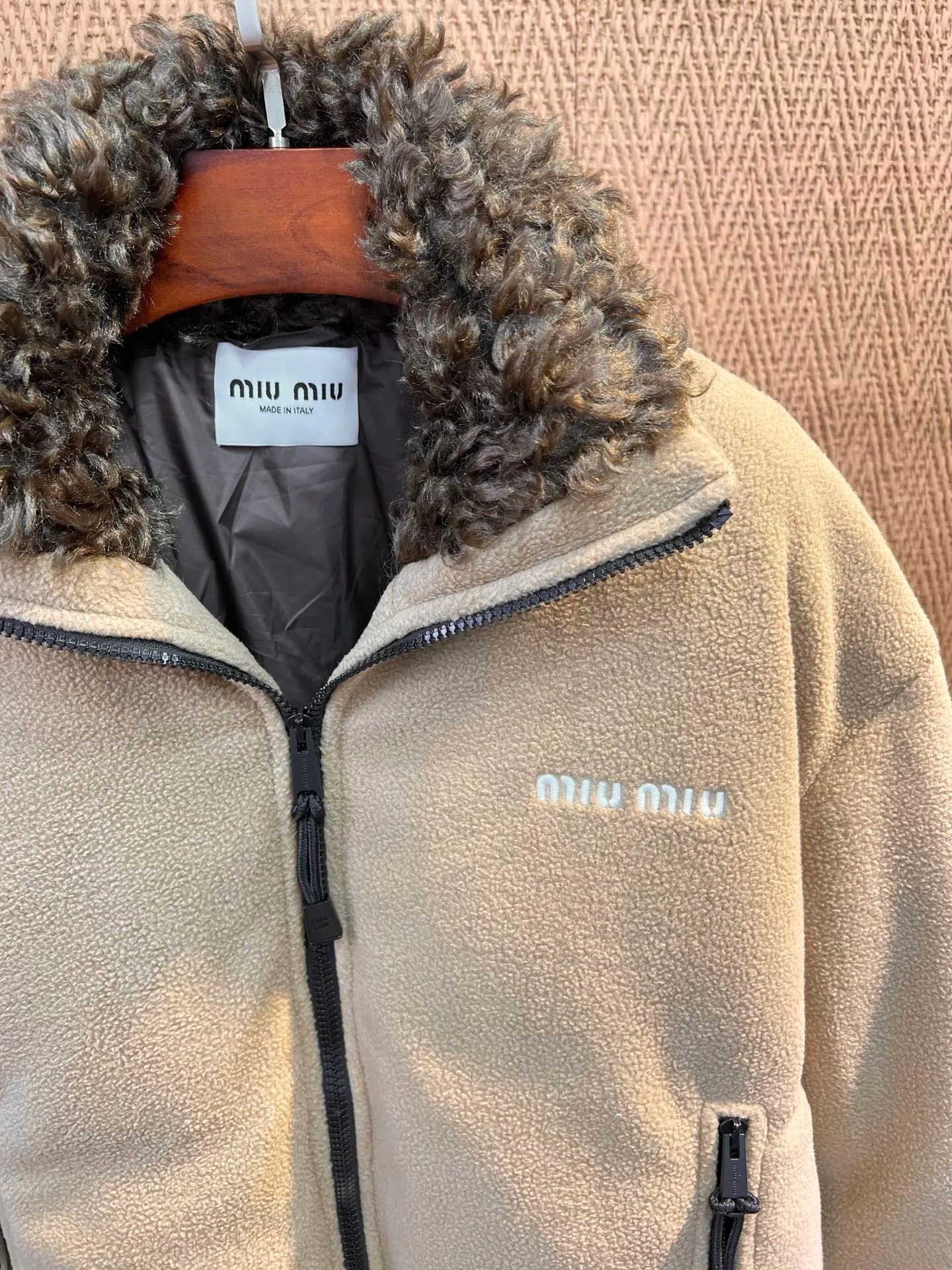 Куртки И Пуховики Женские Miu Miu 18576717