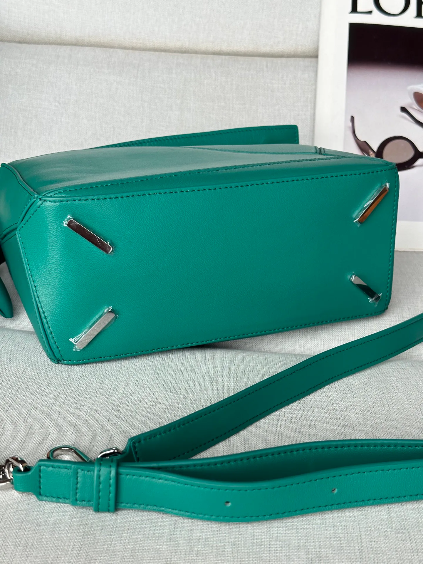 Классические Сумки Женские Loewe 1889655