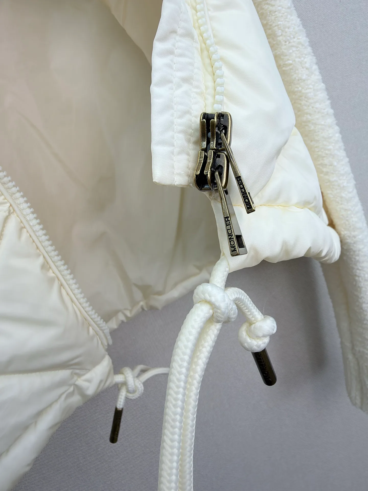 Куртки И Пуховики Женские Moncler 18023496