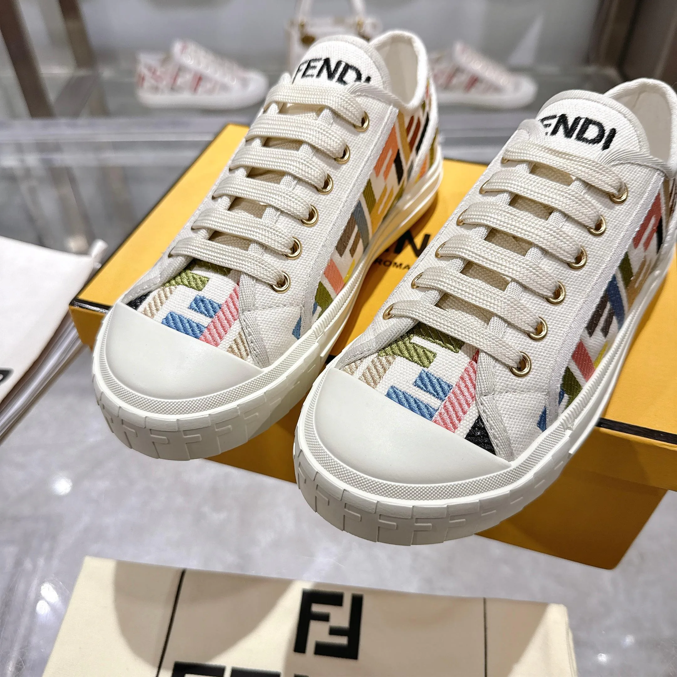 Кроссовки Женские Fendi 12865168