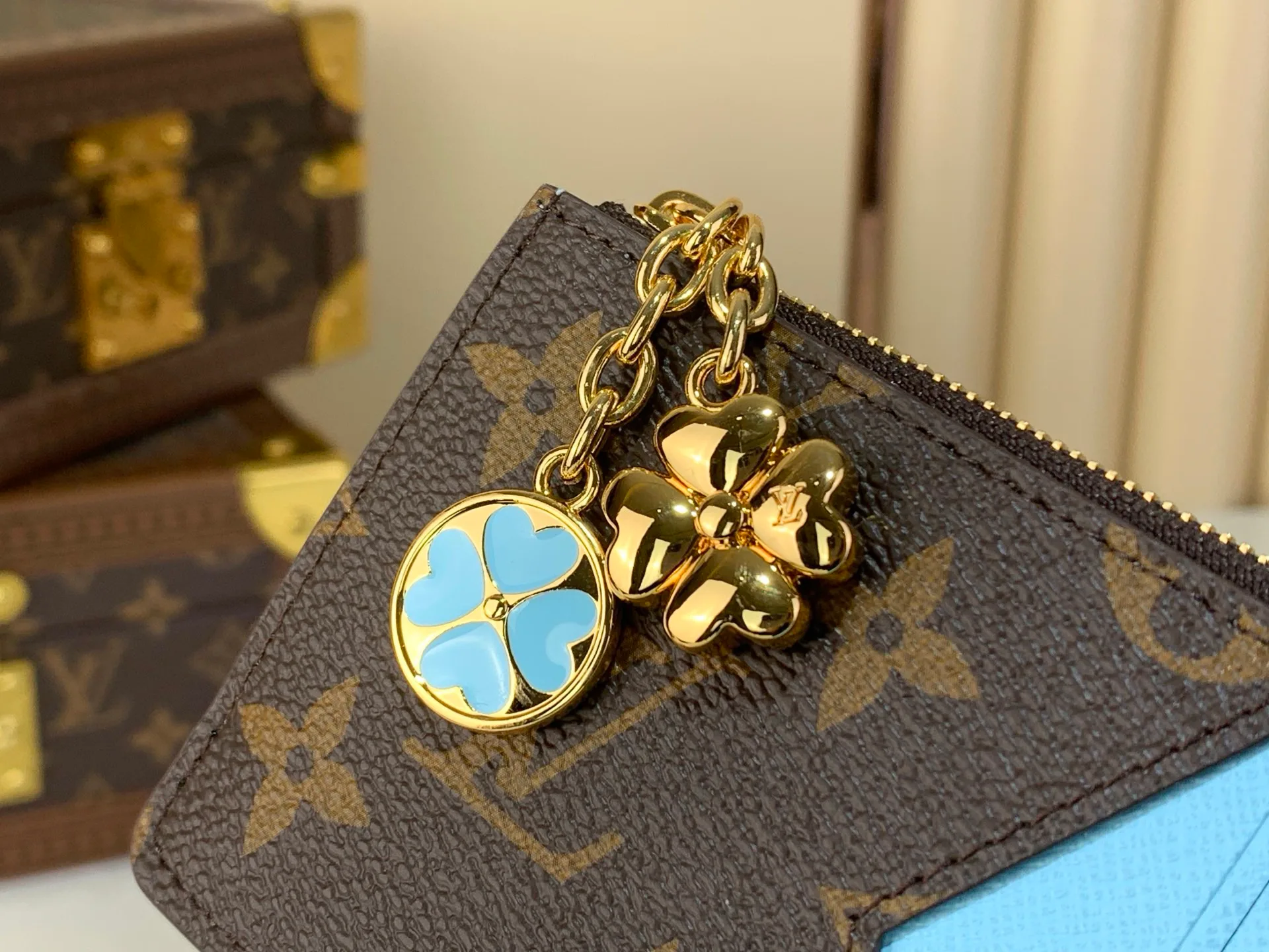 Клатчи Женские Louis Vuitton 13582754