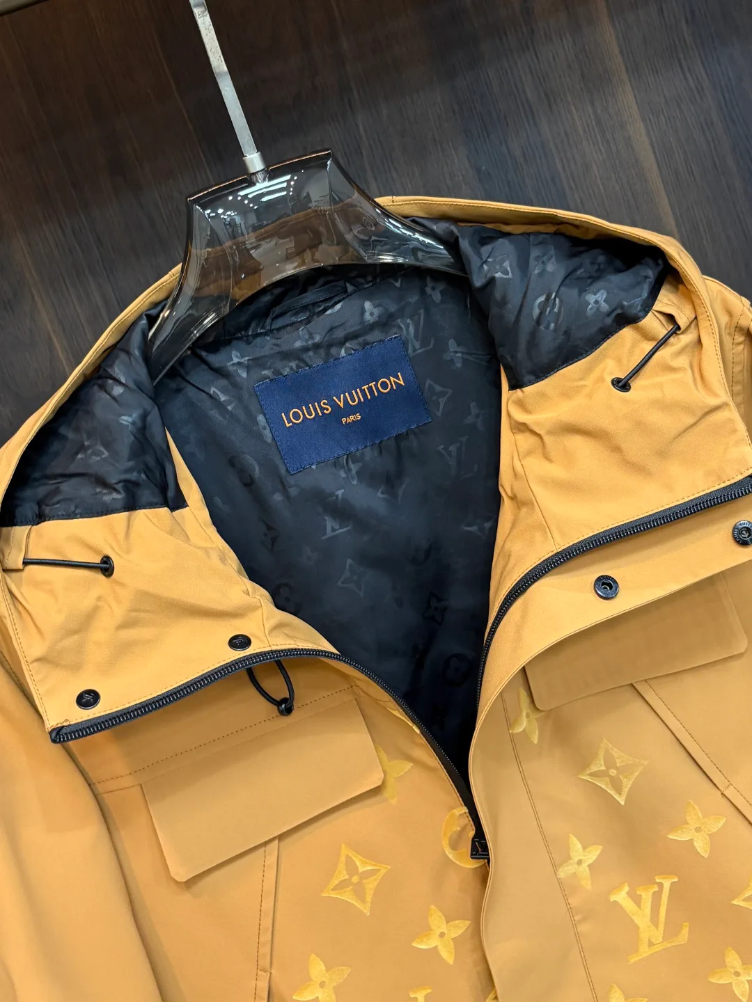 Куртки И Пуховики Женские Louis Vuitton 18157373