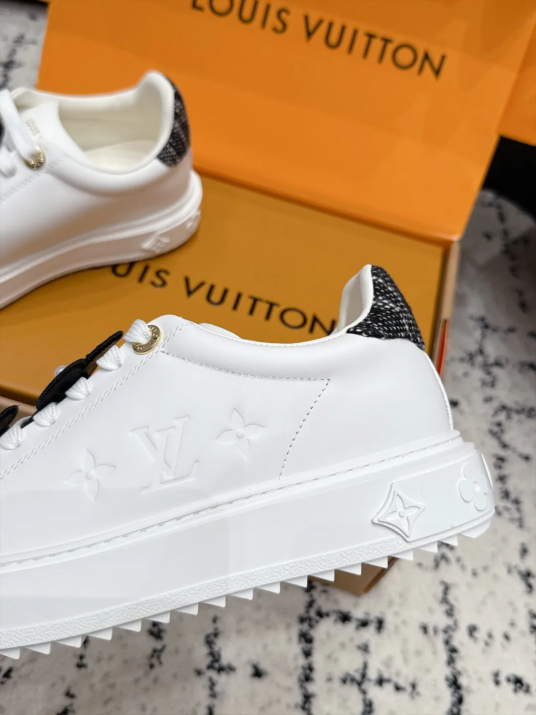 Кроссовки Женские Louis Vuitton 19587185