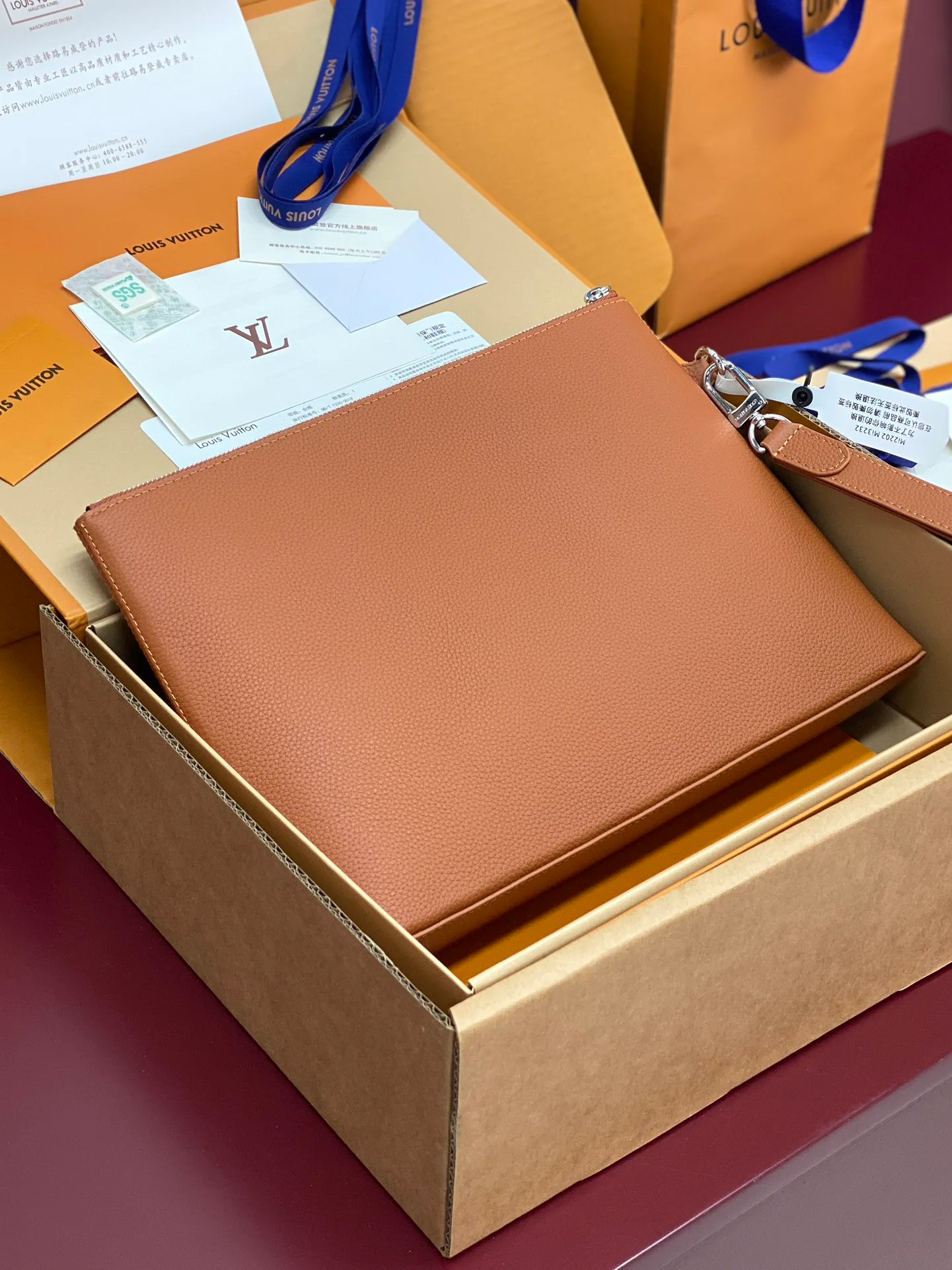 Клатчи Женские Louis Vuitton 1923336