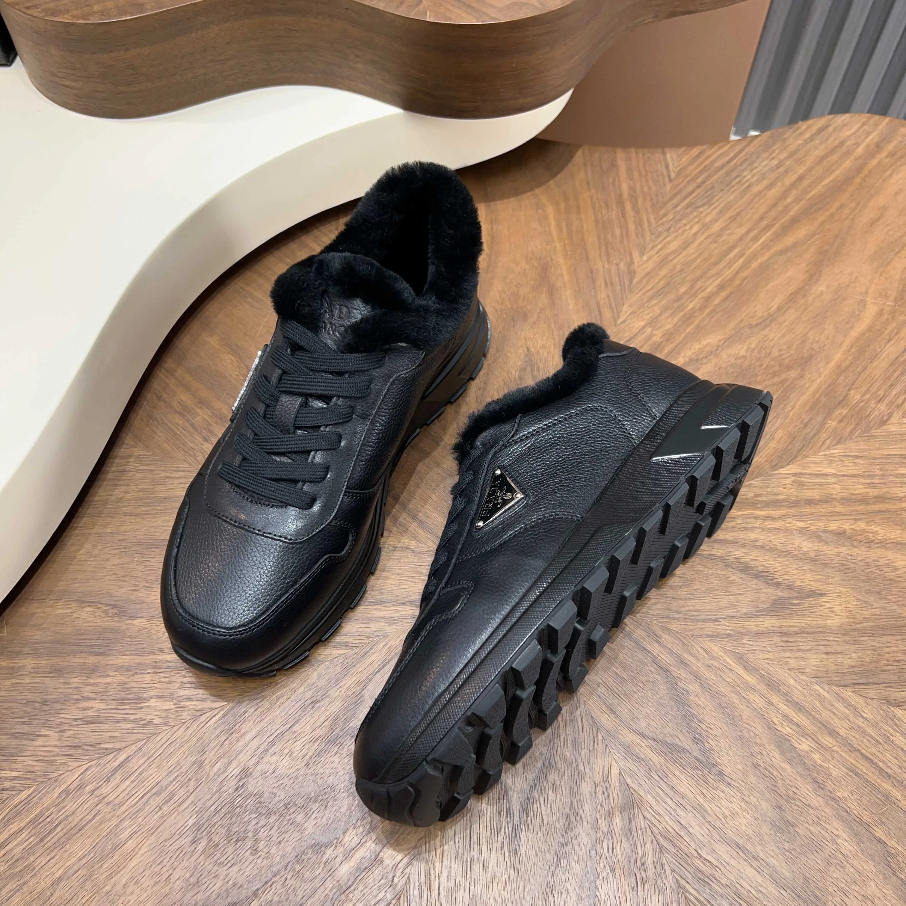 Кроссовки Женские Prada 554573