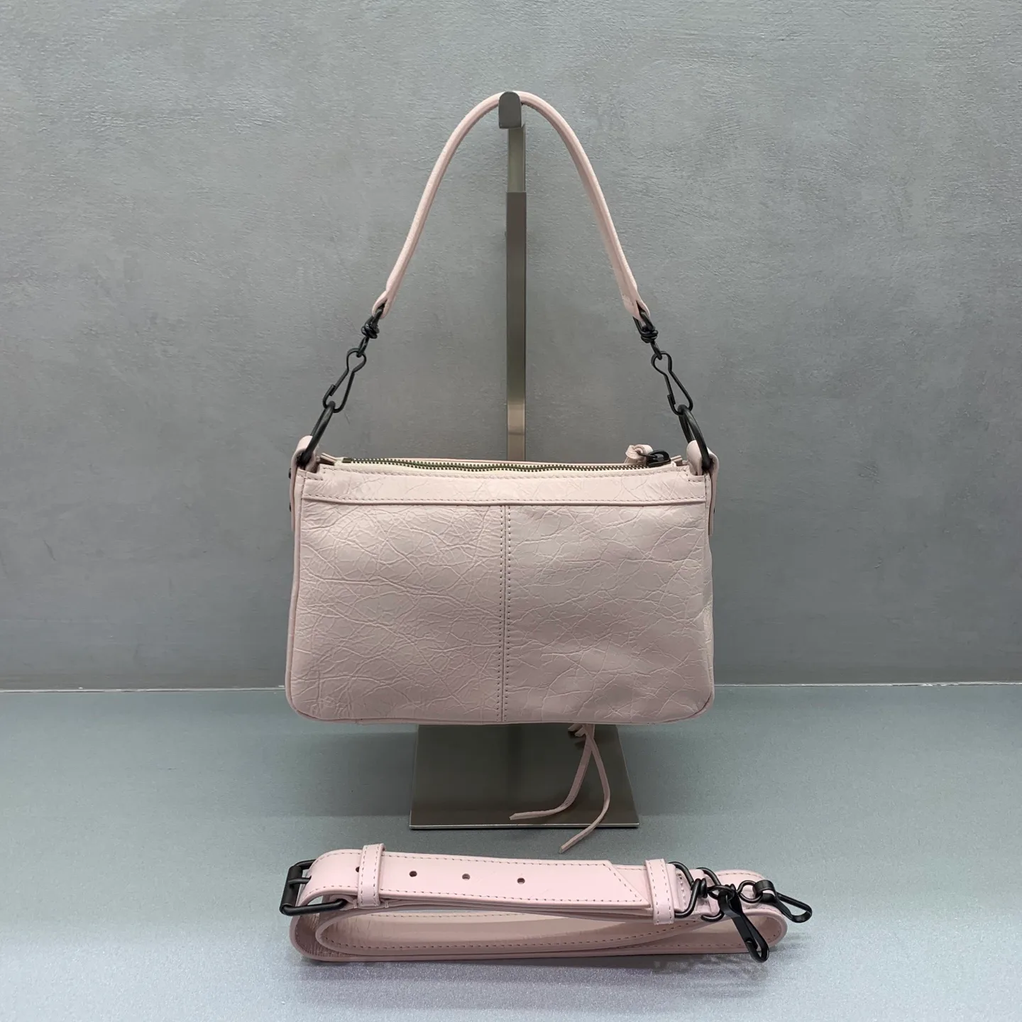 Сумки На Ремне Женские Balenciaga 17359732