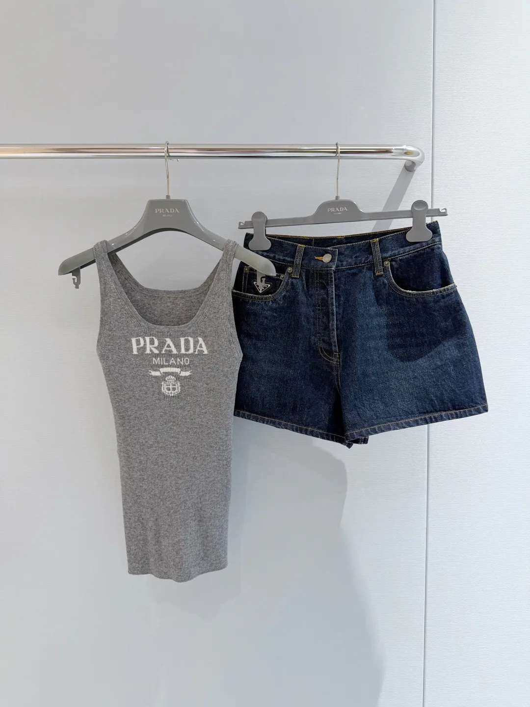 Шорты Женские Prada 18050204