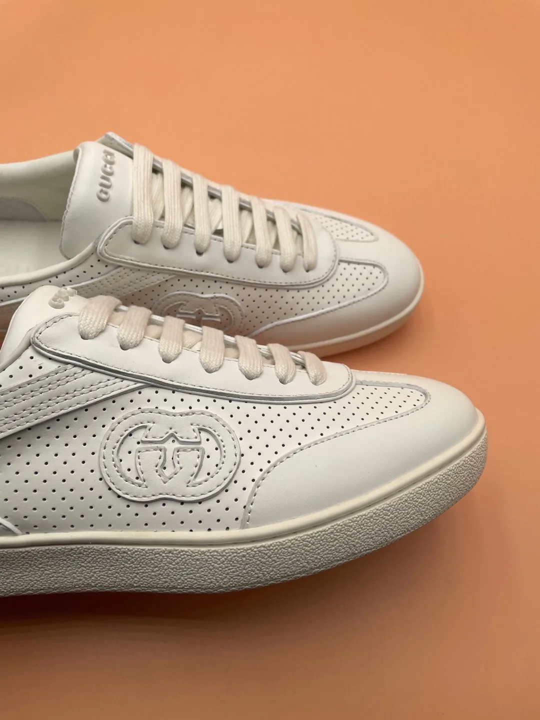Кроссовки Женские Gucci 17620516