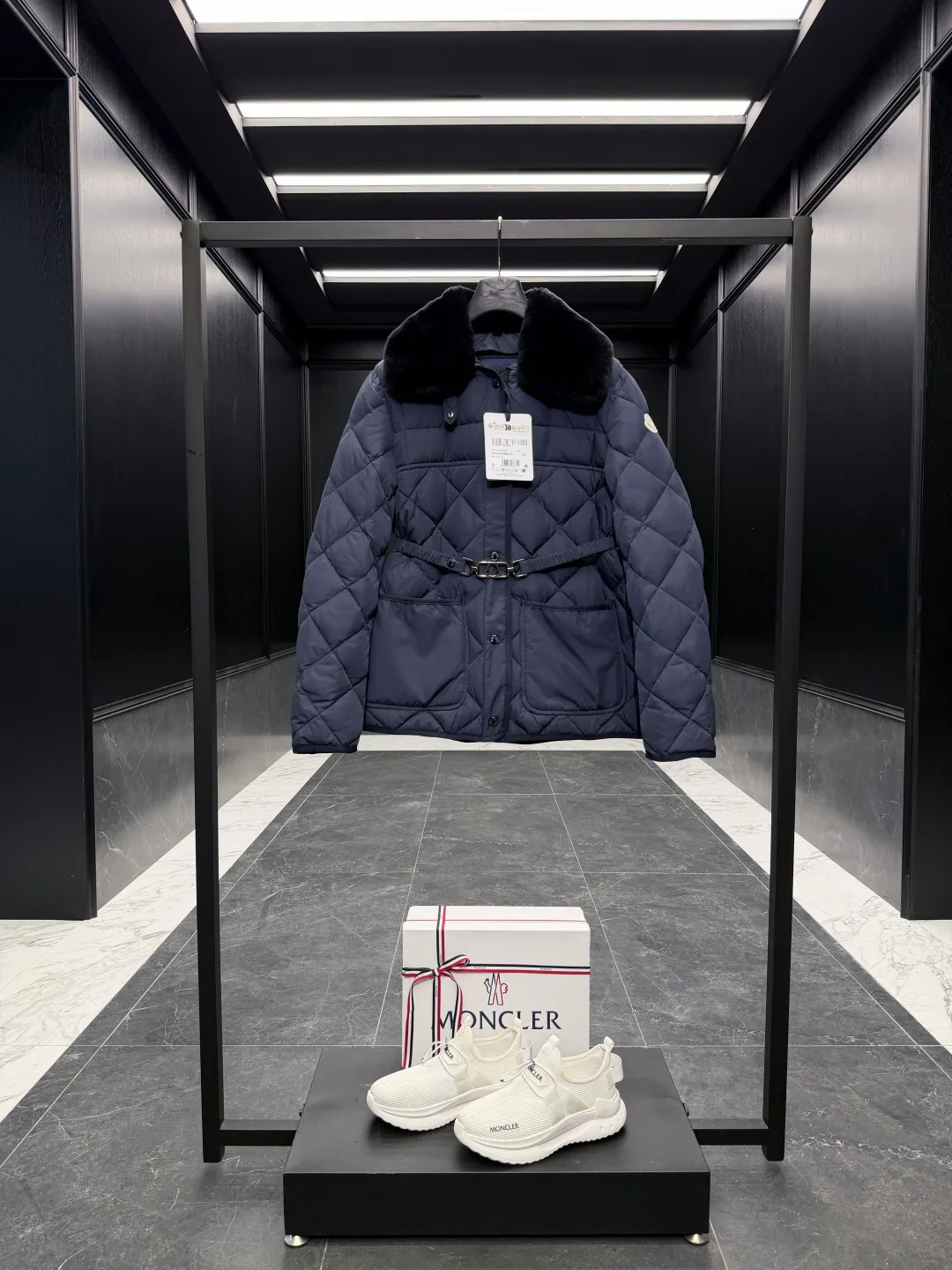 Куртки И Пуховики Женские Moncler 18111371