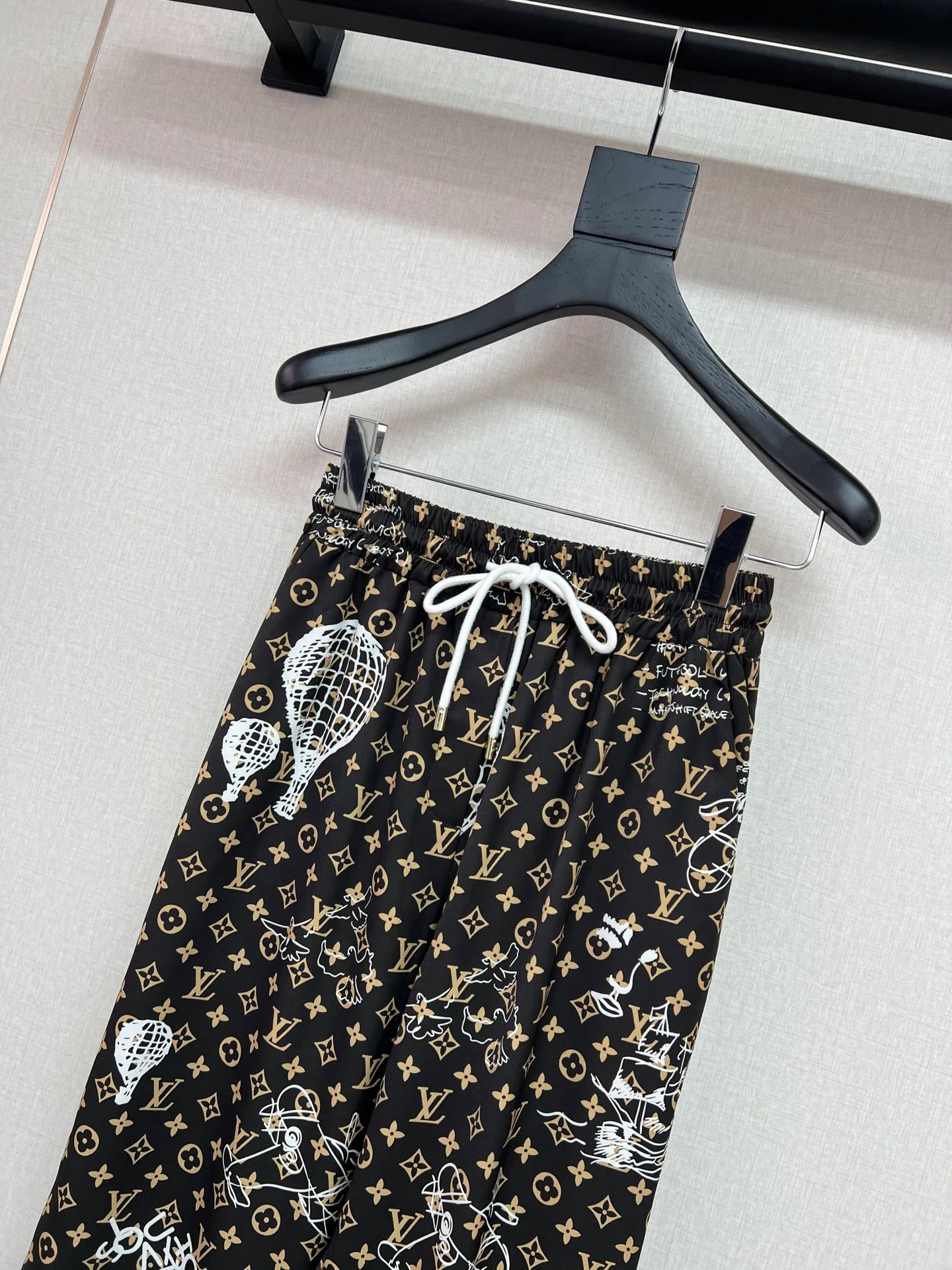 Брюки Женские Louis Vuitton 13233686