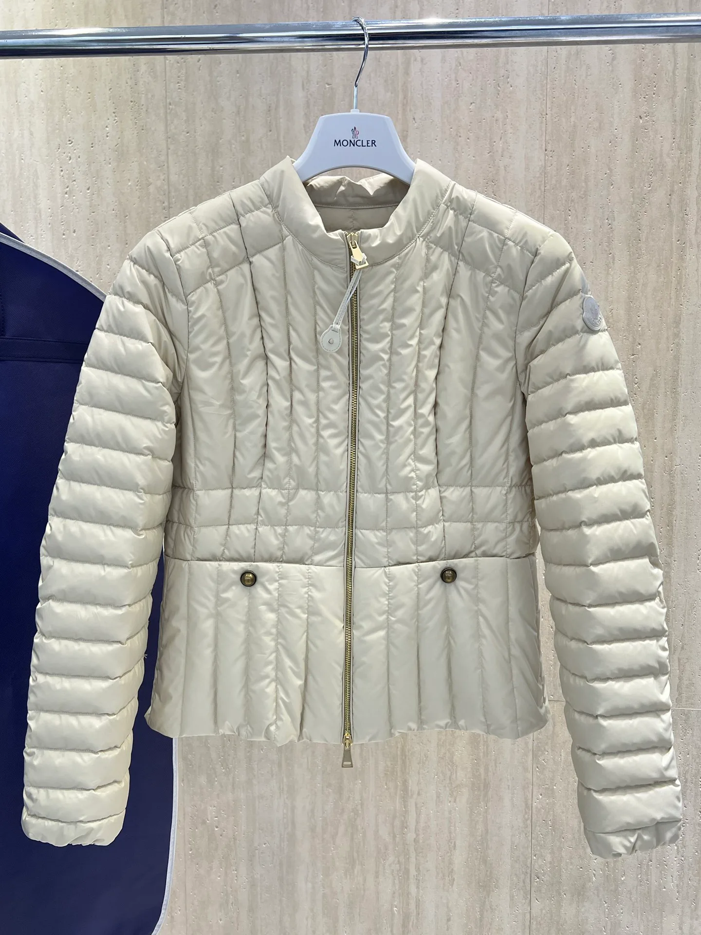 Куртки И Пуховики Женские Moncler 18723384