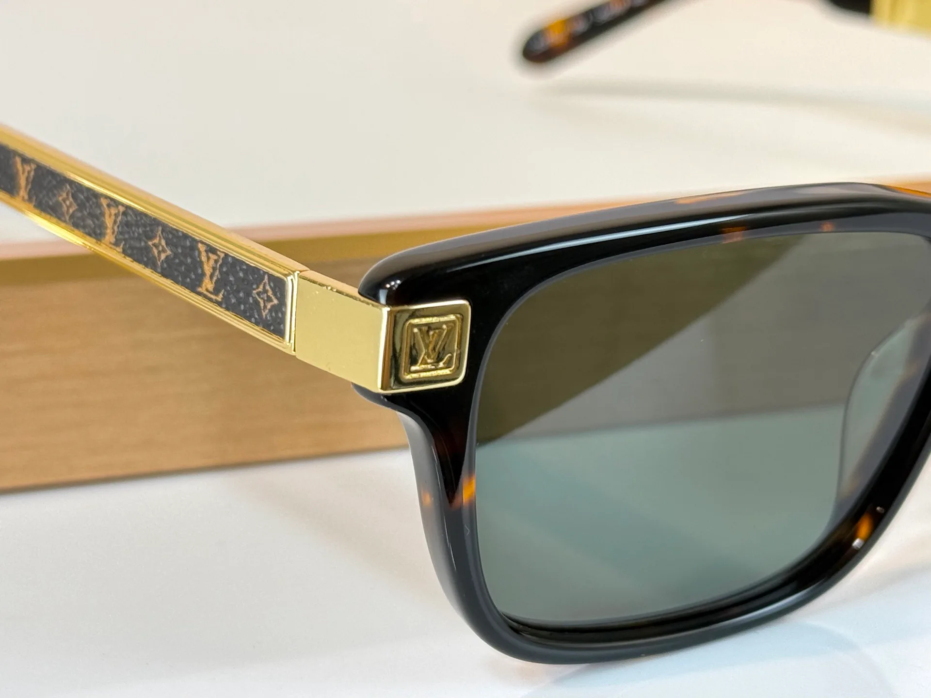 Очки Louis Vuitton 18118139