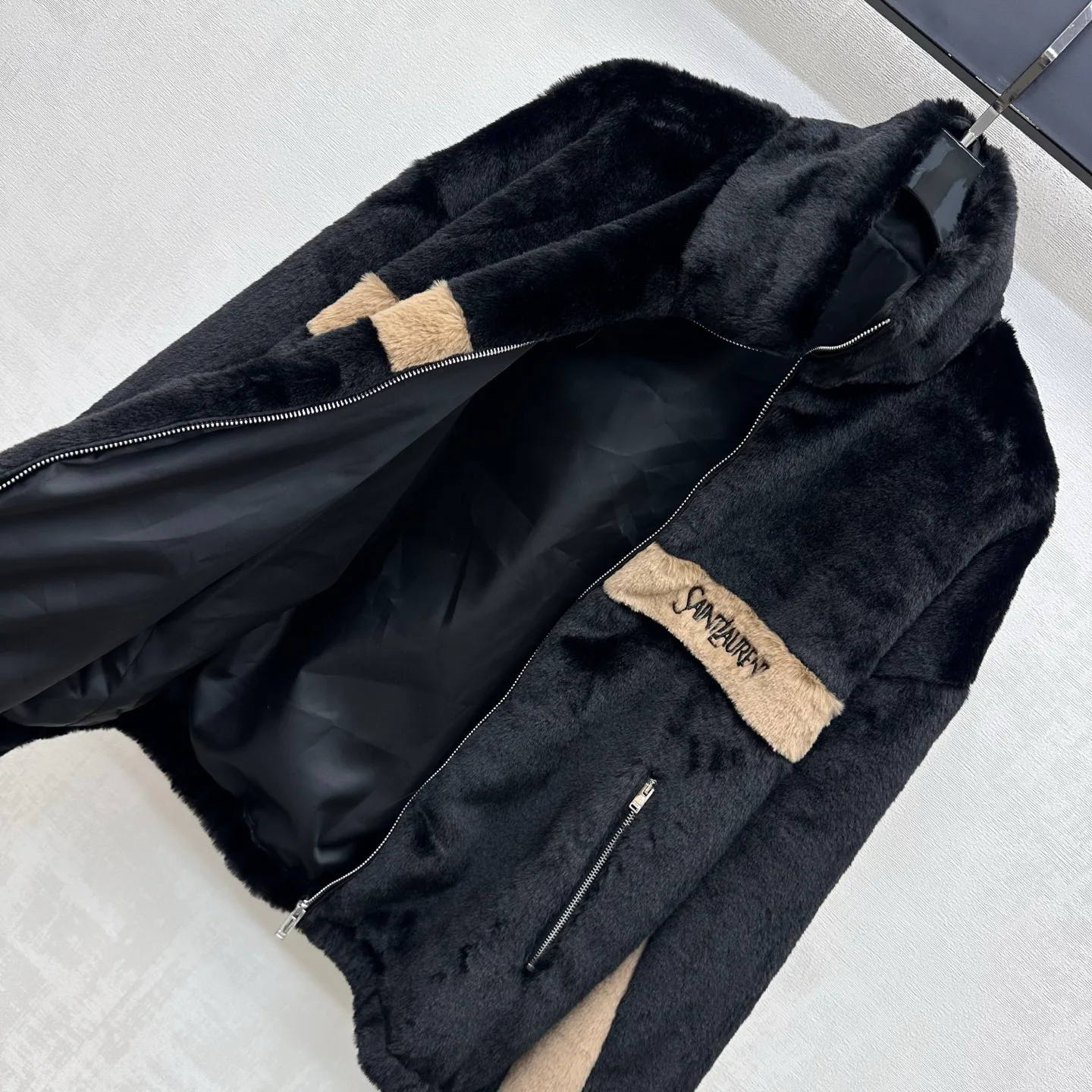 Куртки И Пуховики Женские Saint Laurent 18579381