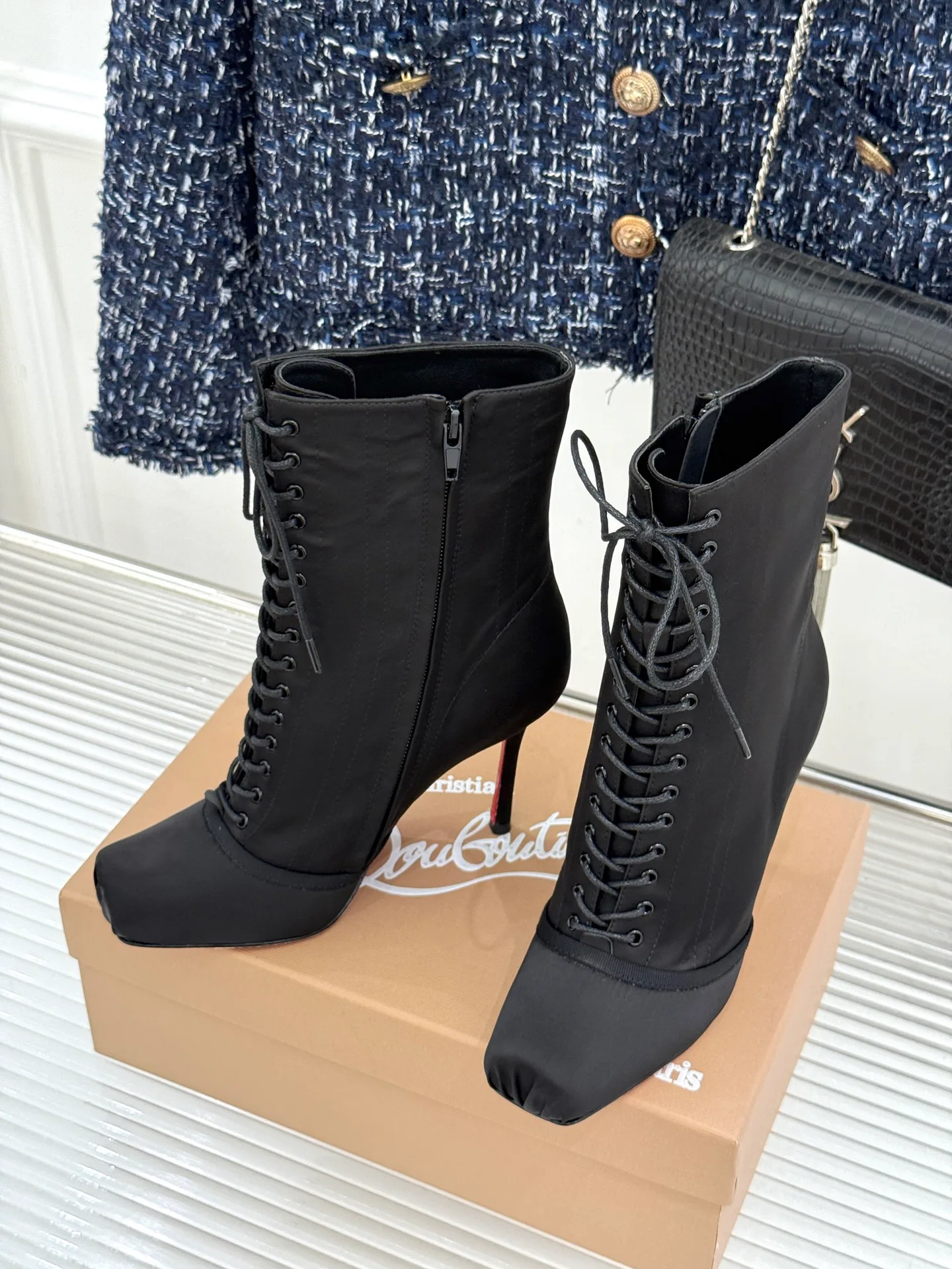Ботильоны Женские Christian Louboutin 18575733
