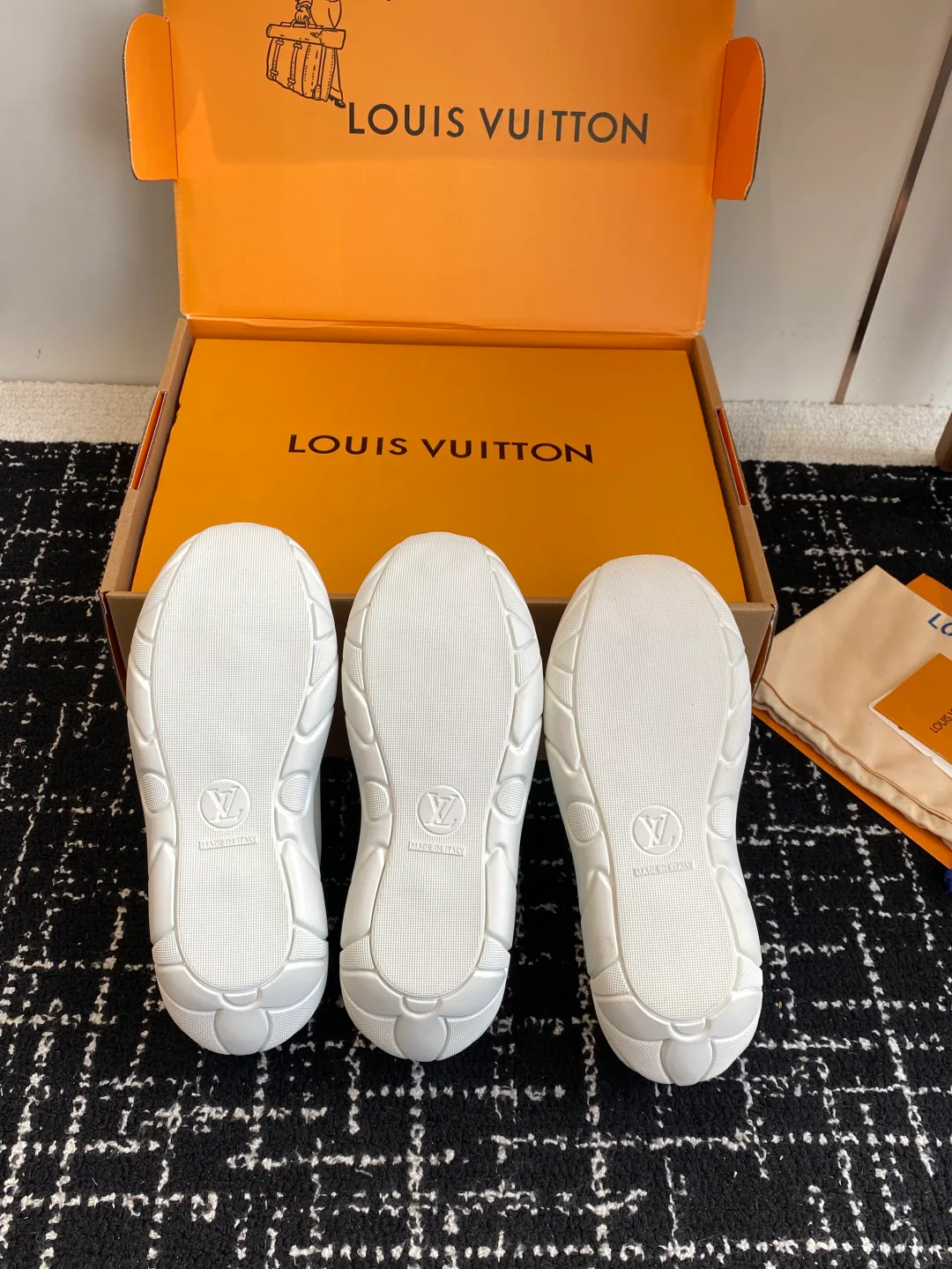 Кроссовки Женские Louis Vuitton 64715