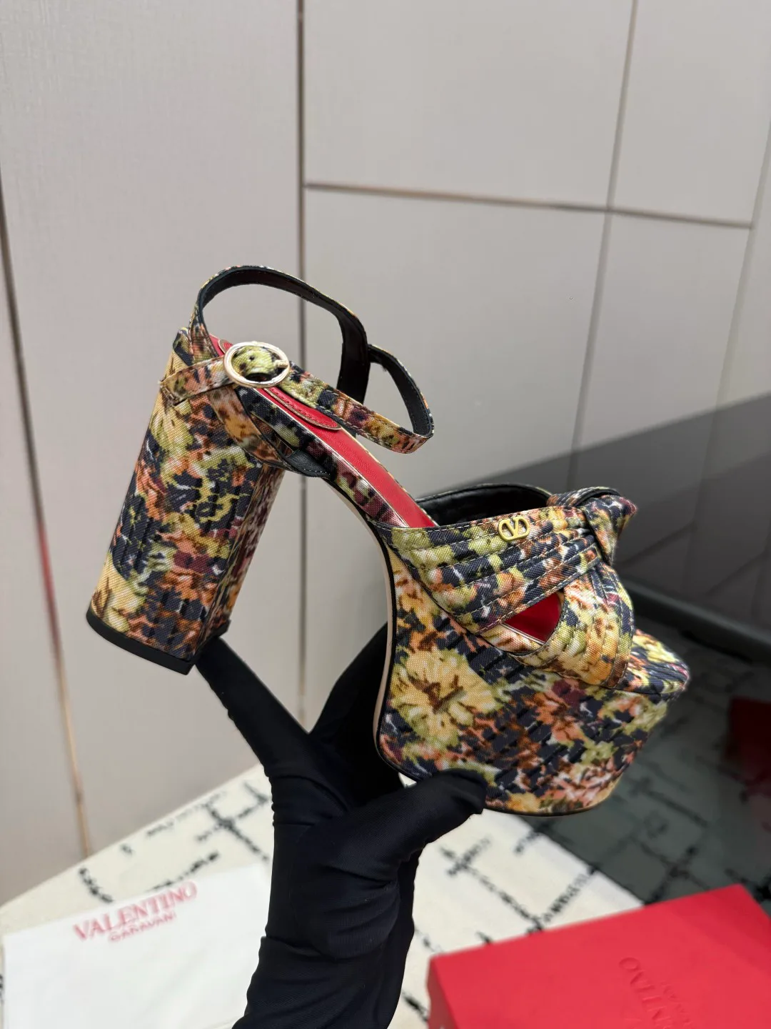 Босоножки Женские Valentino 16863577