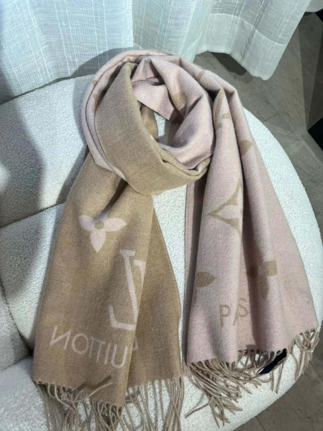 Шарфы Louis Vuitton 18141173