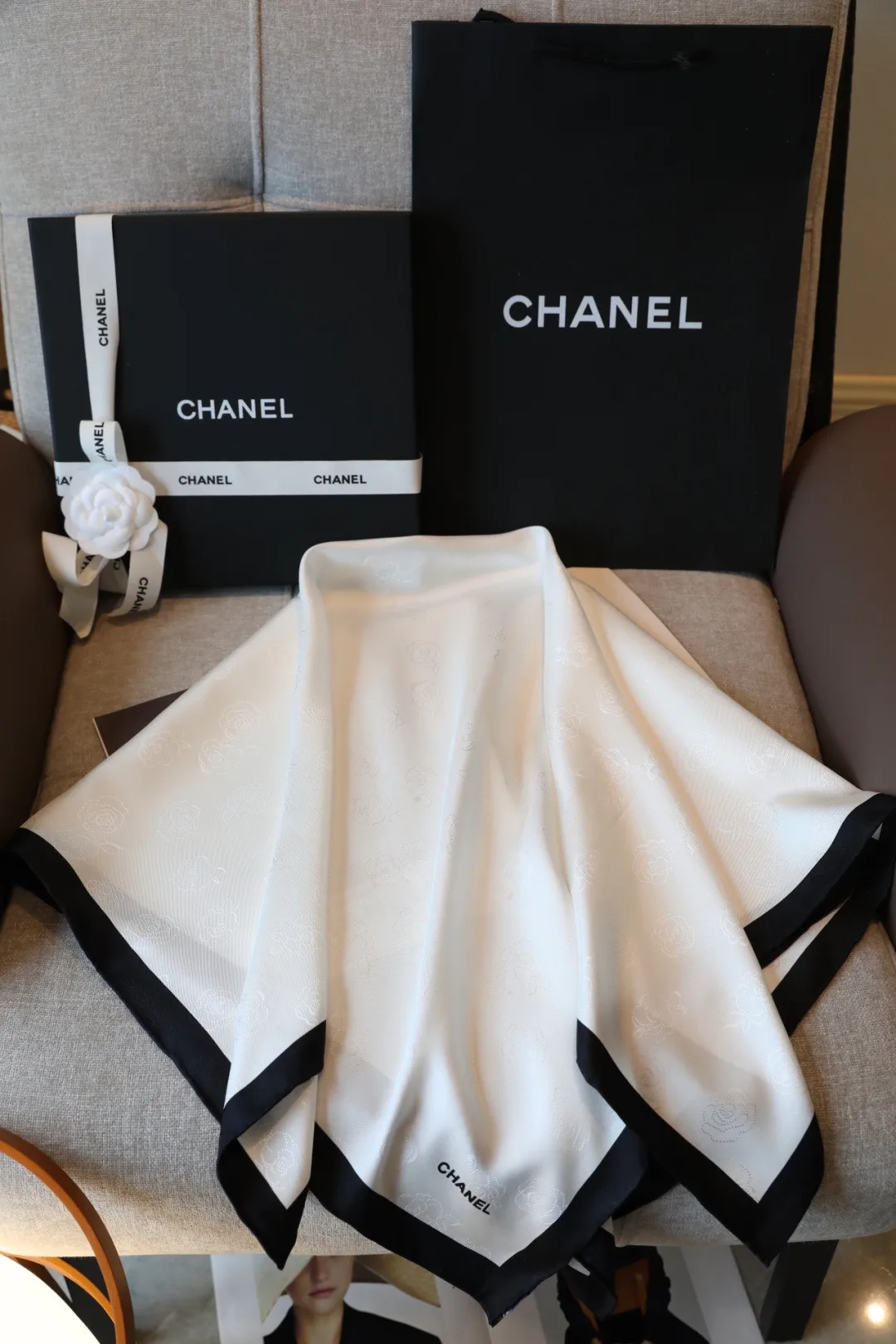 Платки Chanel 18419182